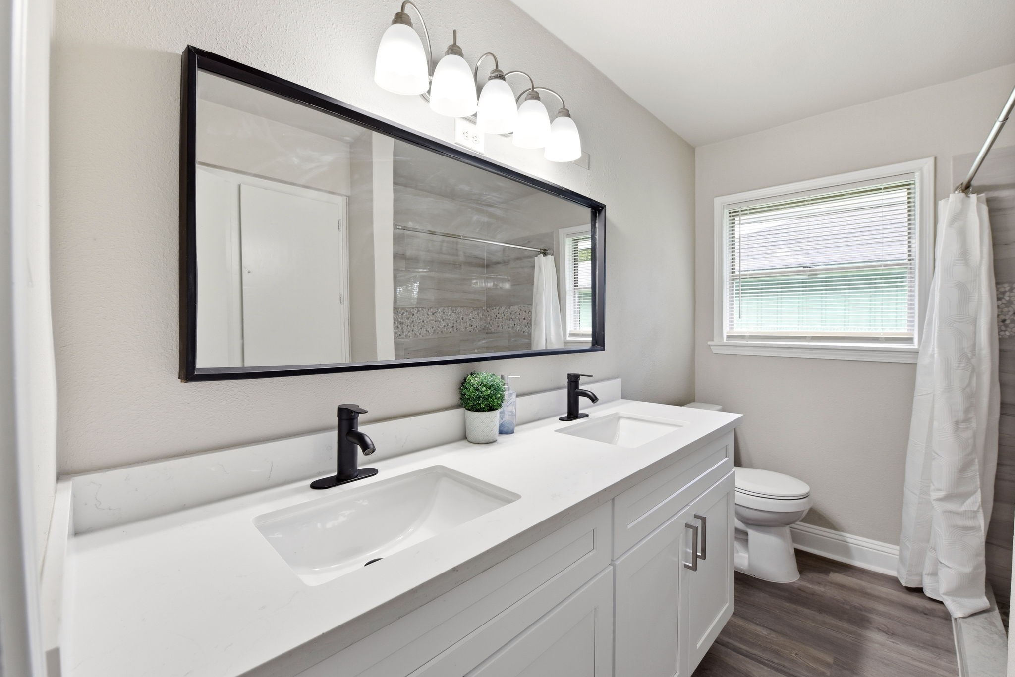6602 Reed Road Property Photo 5