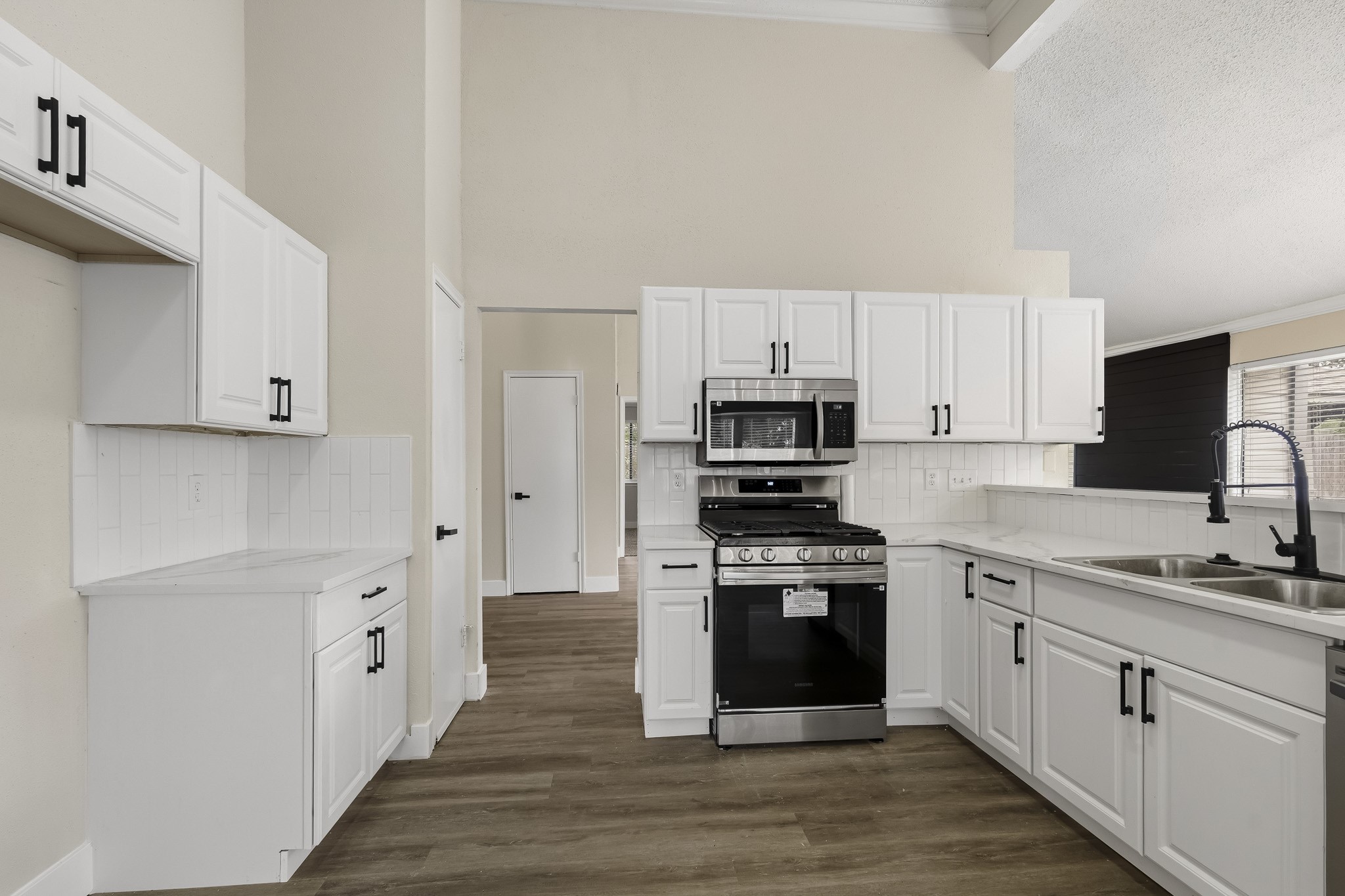 1019 Margate Court Property Photo 9