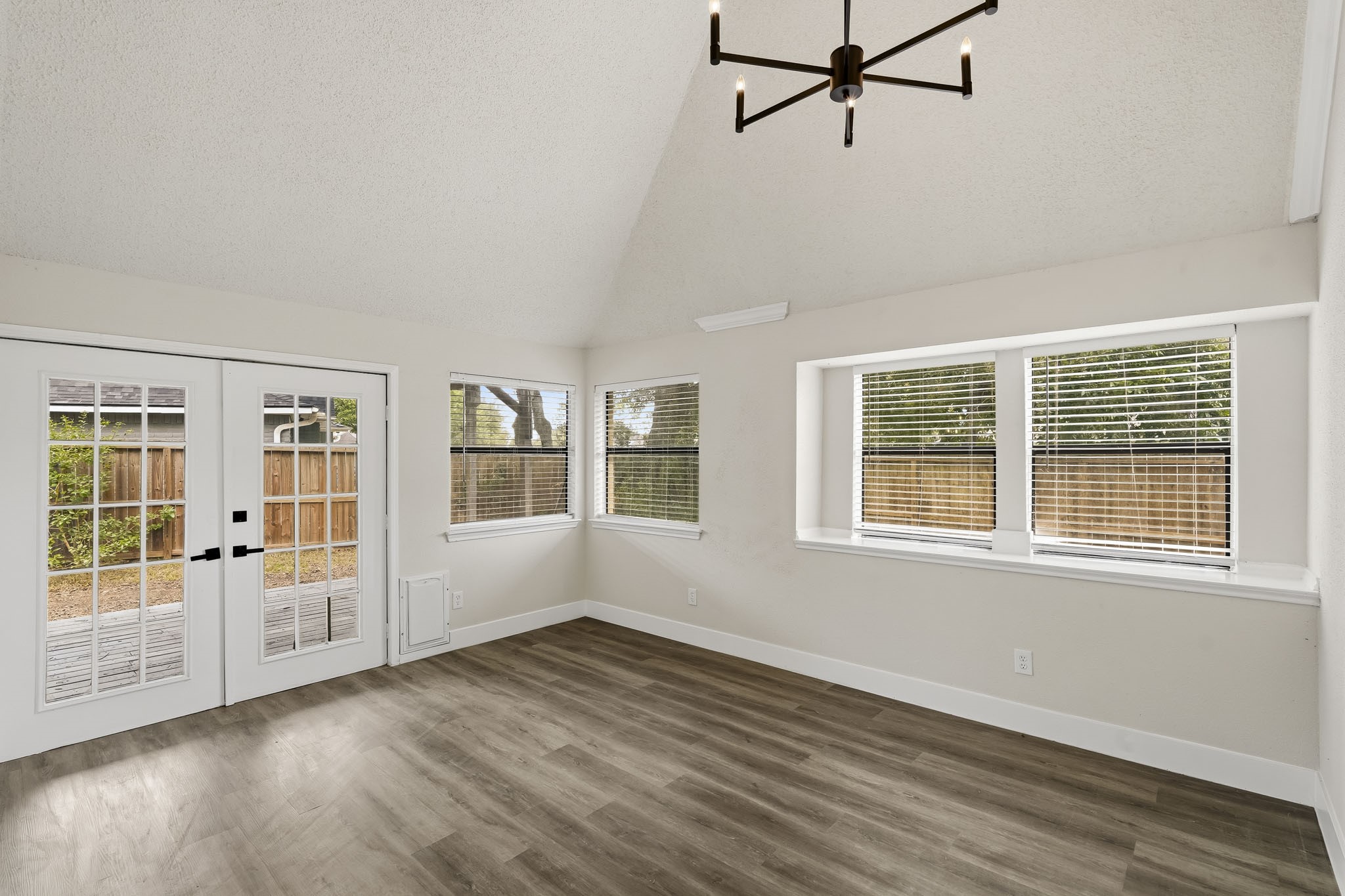1019 Margate Court Property Photo 16