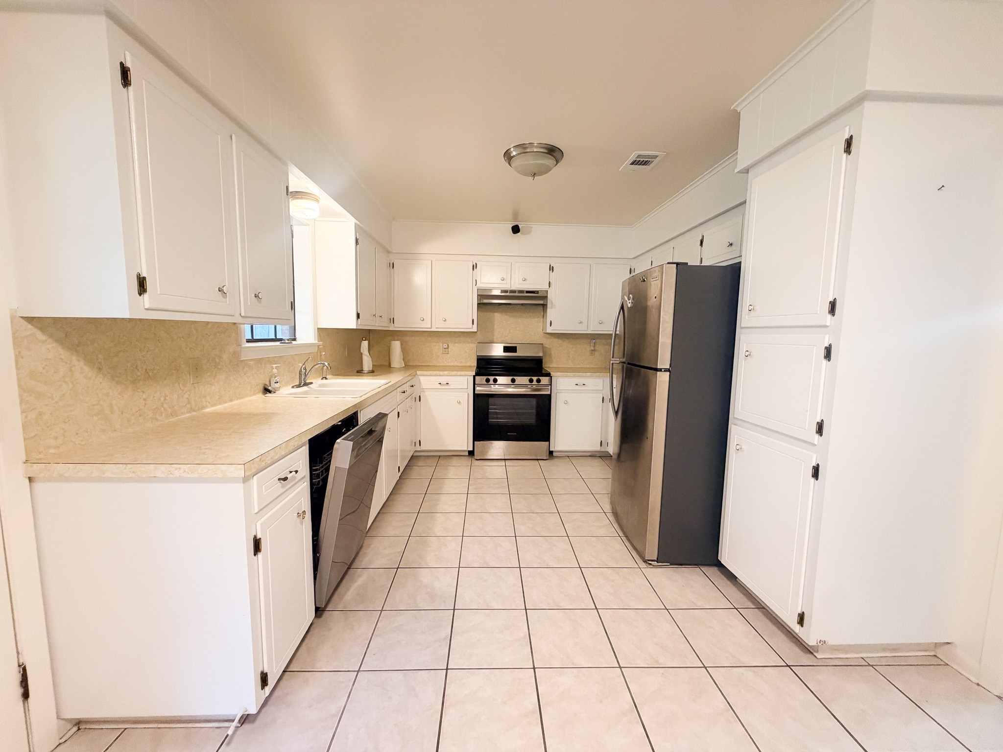 1708 Shawnee St Property Photo 6