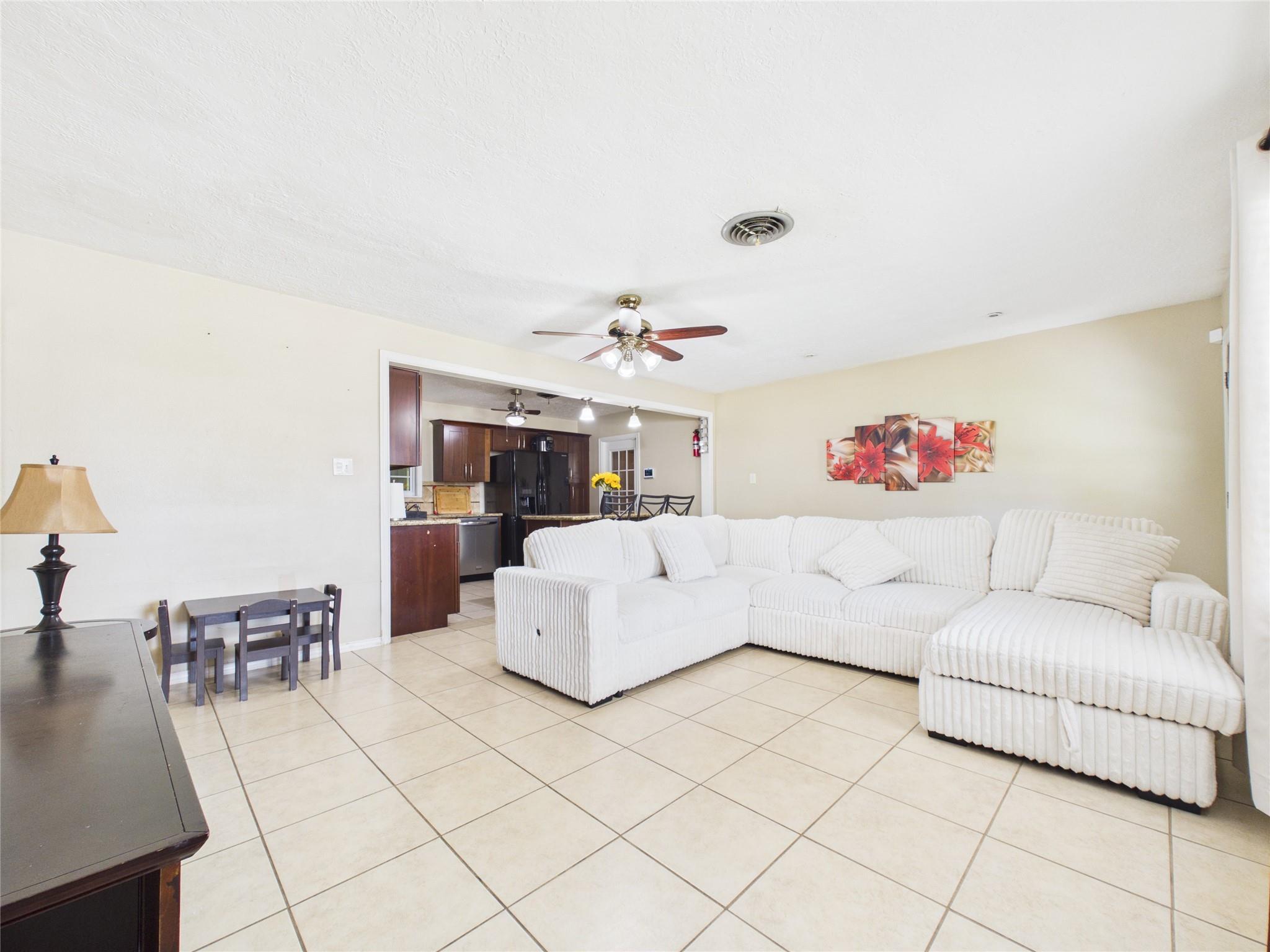 505 S Circle Drive, Baytown Tx 77520 Property Photo 9