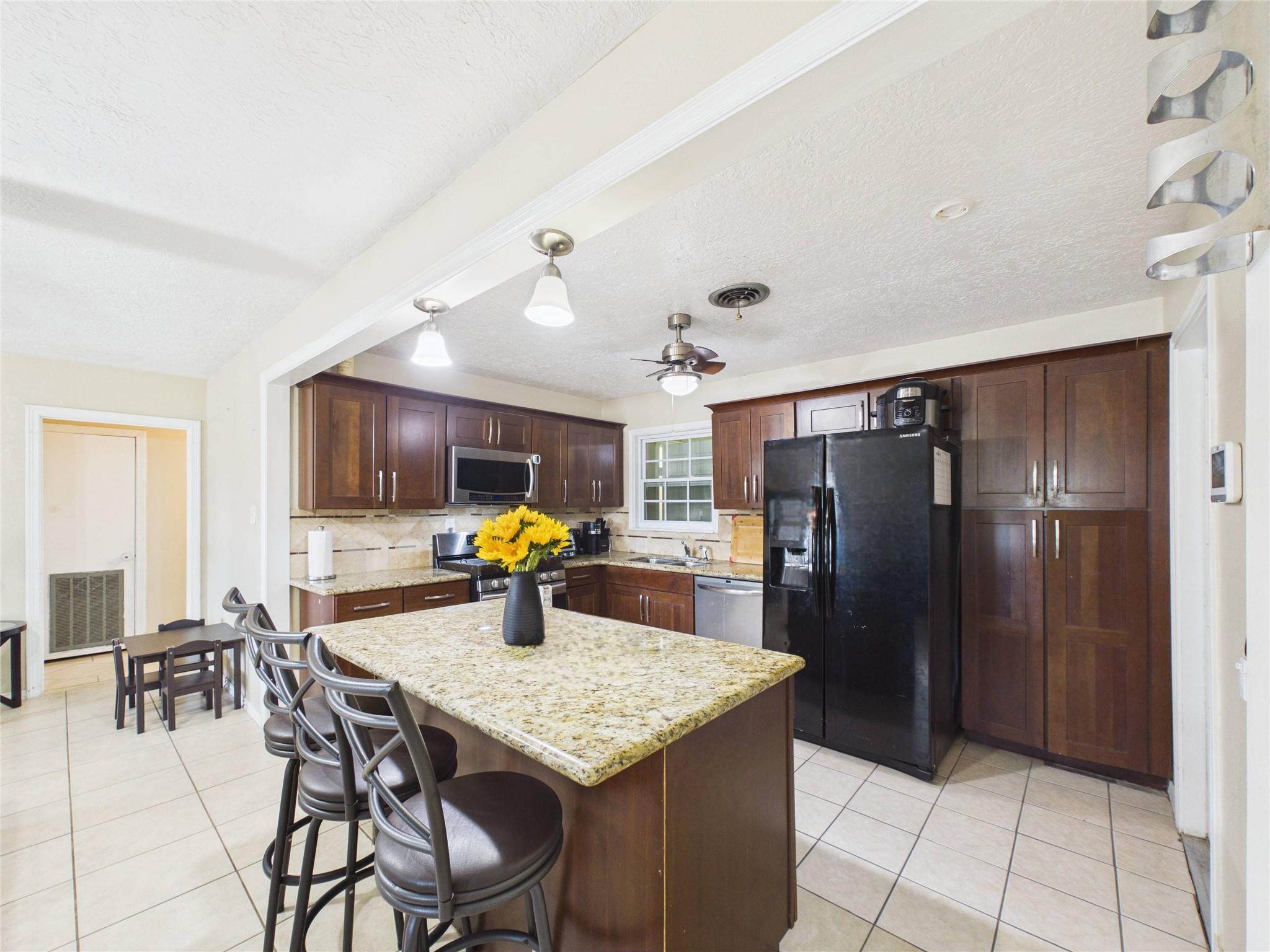 505 S Circle Drive, Baytown Tx 77520 Property Photo 10
