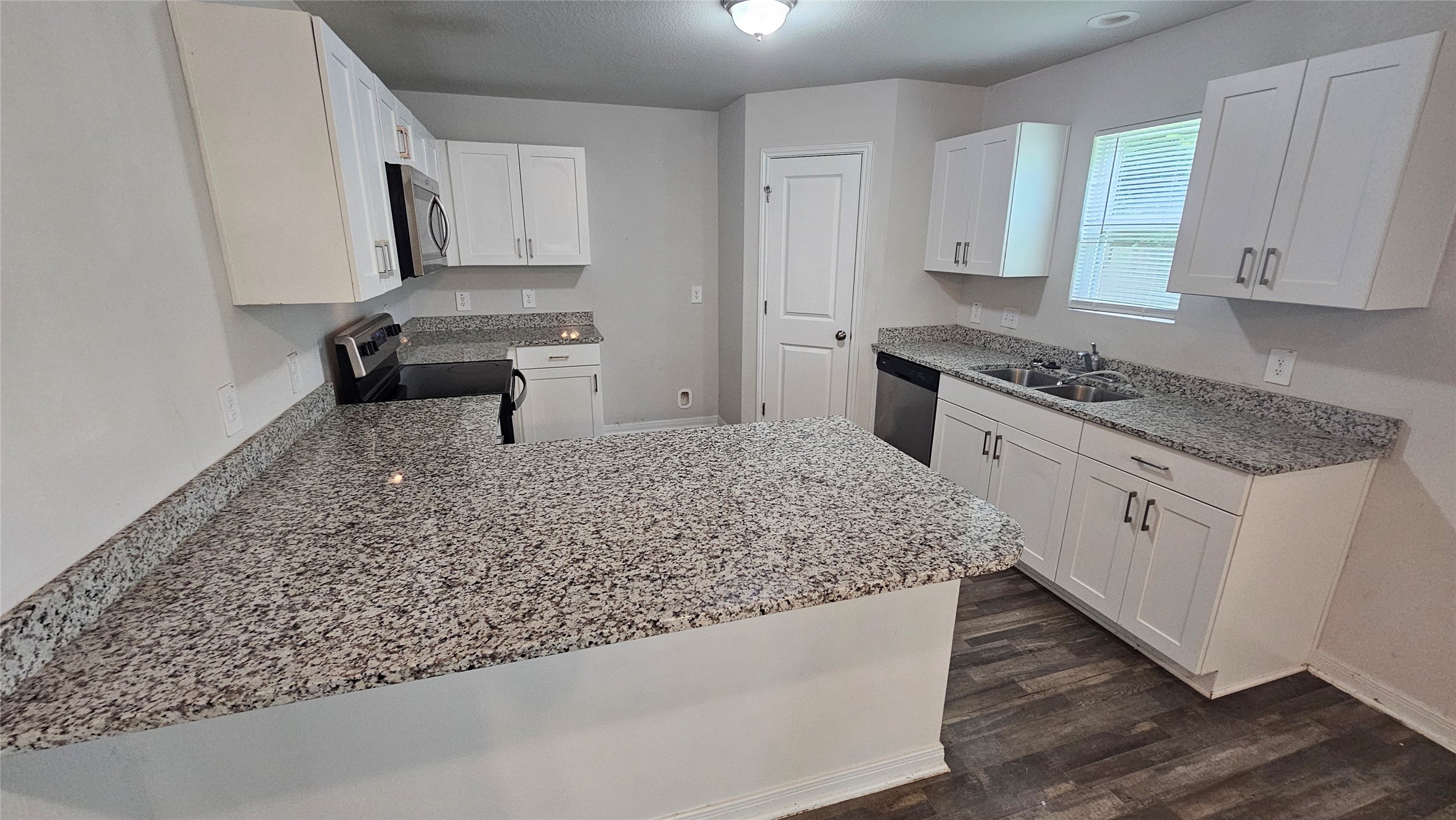 14210 Green Wing Circle Property Photo 6