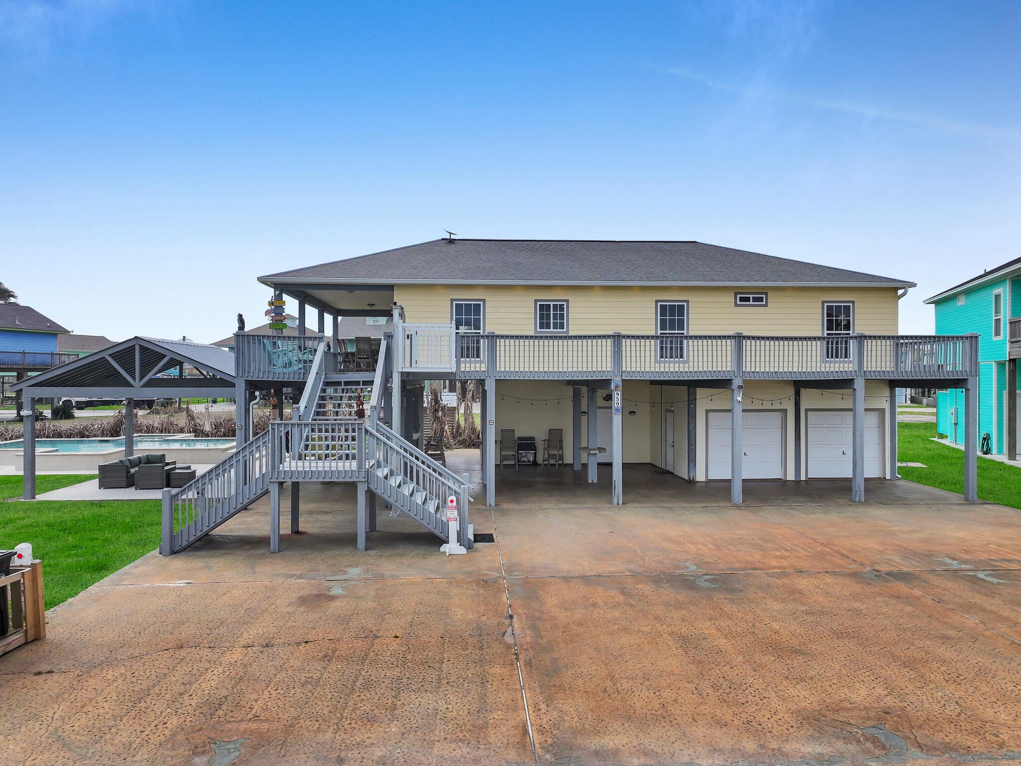 959 Tidelands Drive Property Photo 1