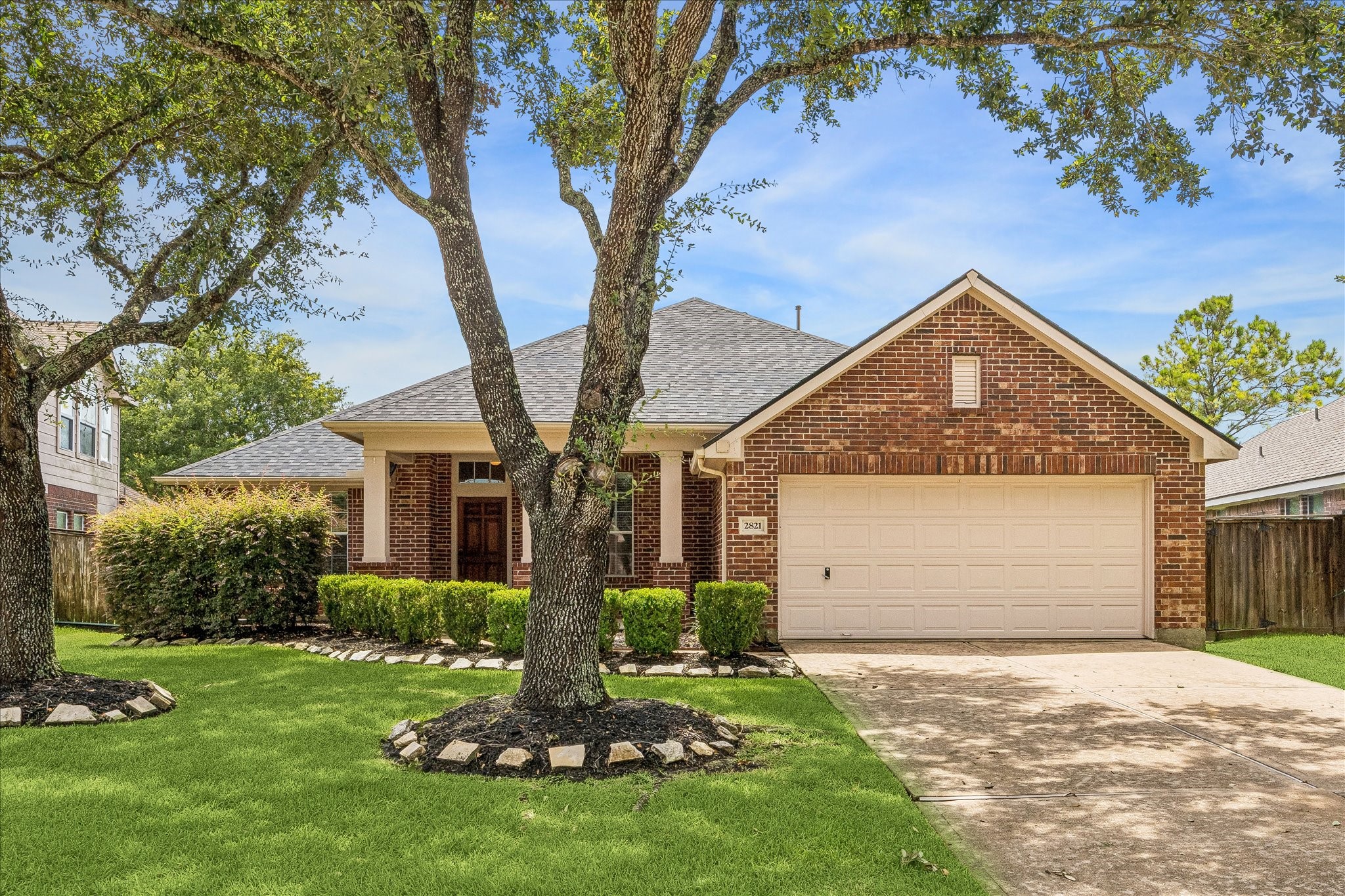 2821 Chinaberry Park Lane Property Photo 1