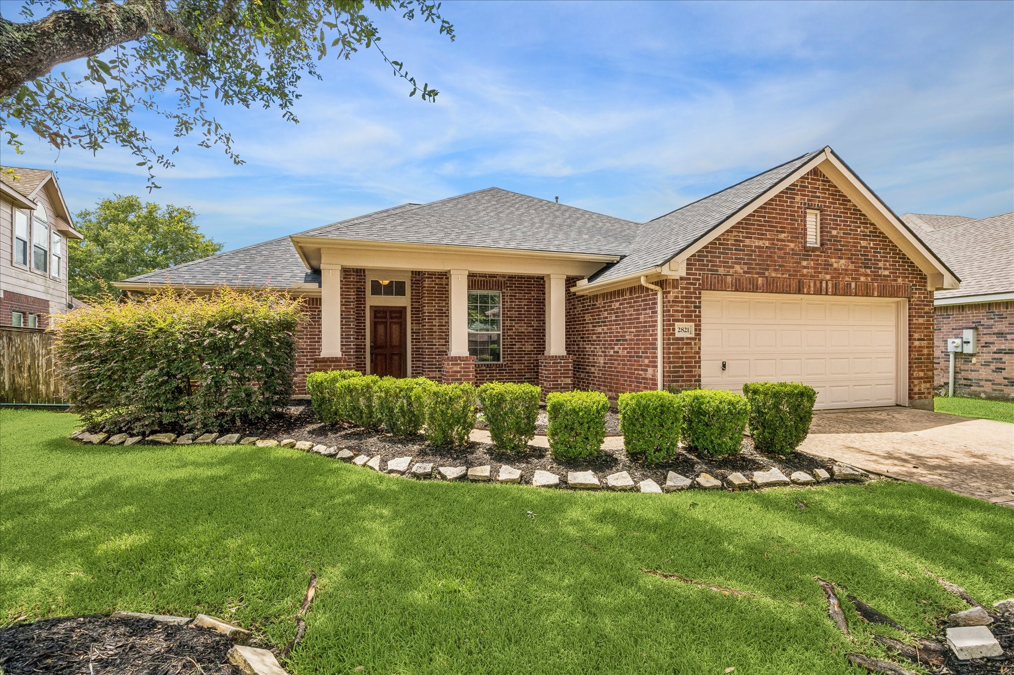 2821 Chinaberry Park Lane Property Photo 2