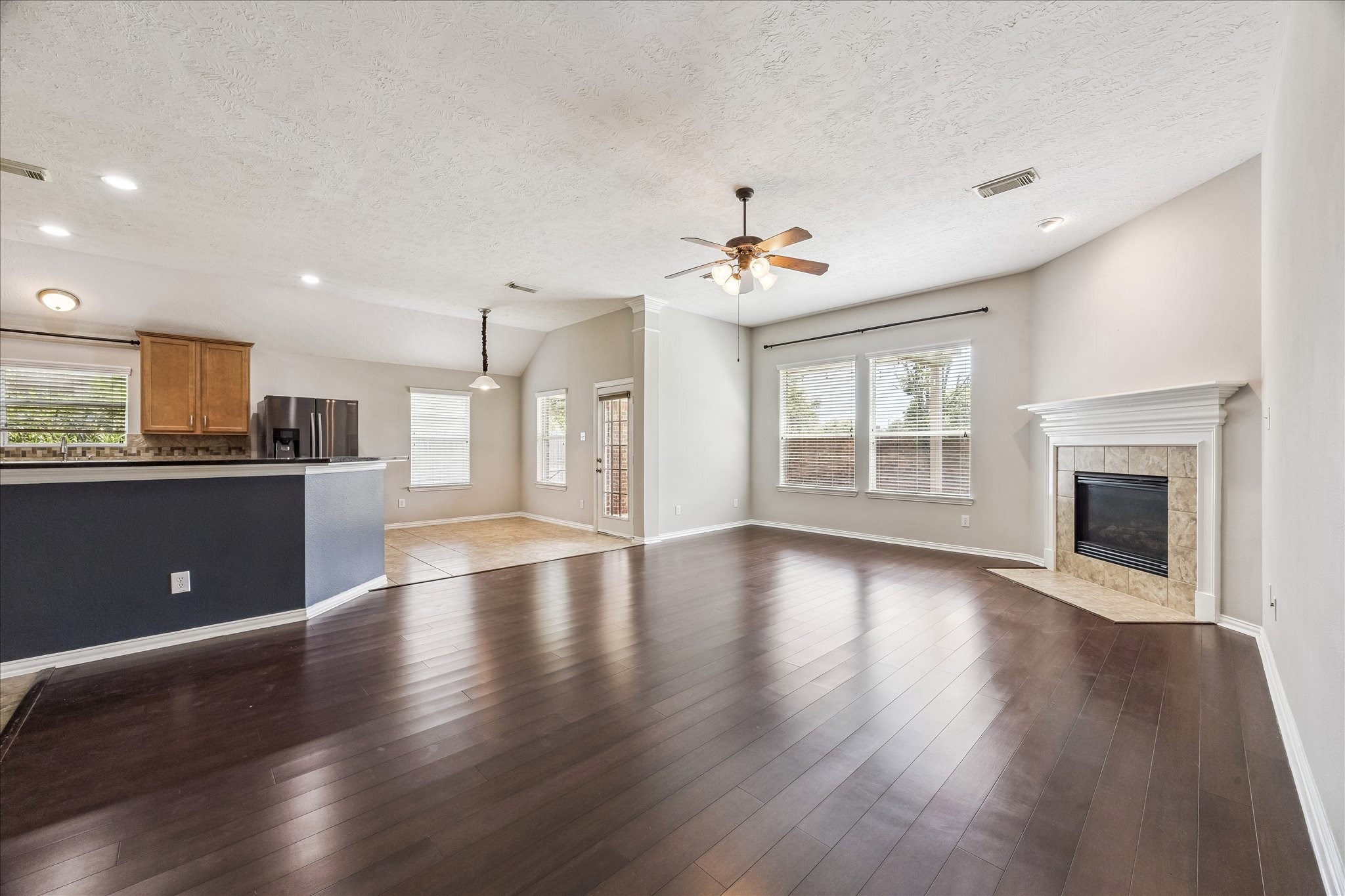 2821 Chinaberry Park Lane Property Photo 3