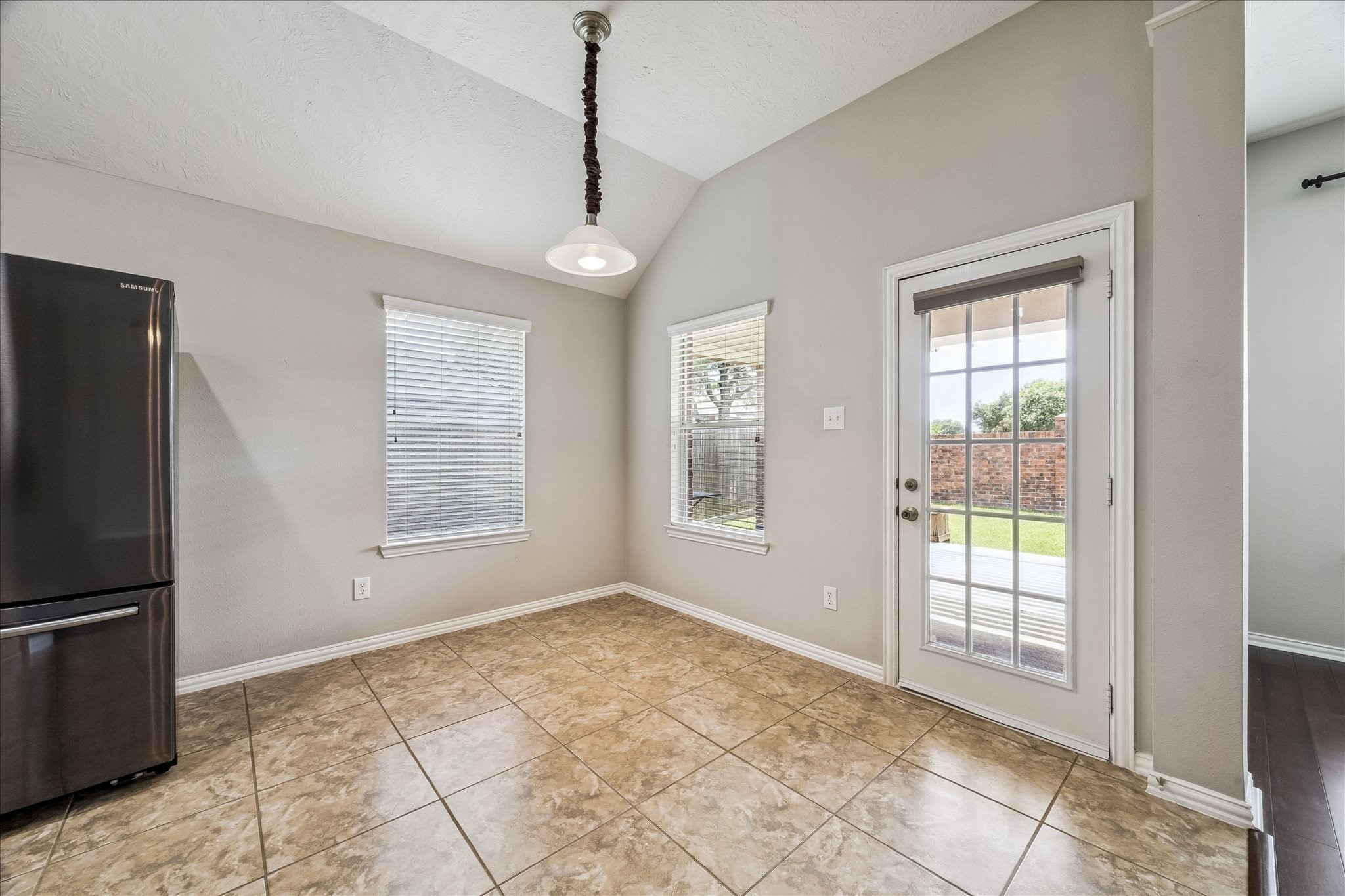 2821 Chinaberry Park Lane Property Photo 8