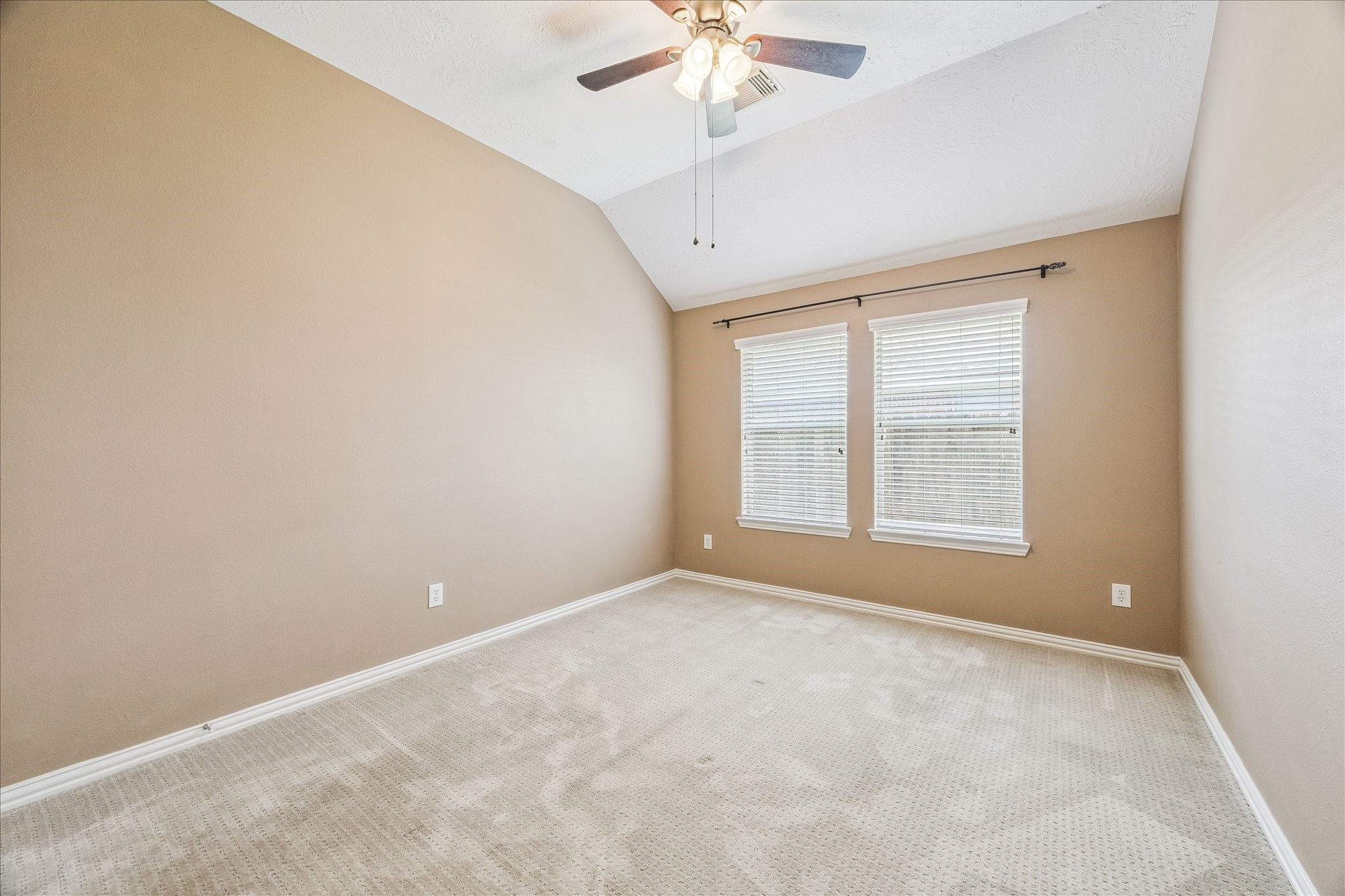 2821 Chinaberry Park Lane Property Photo 13