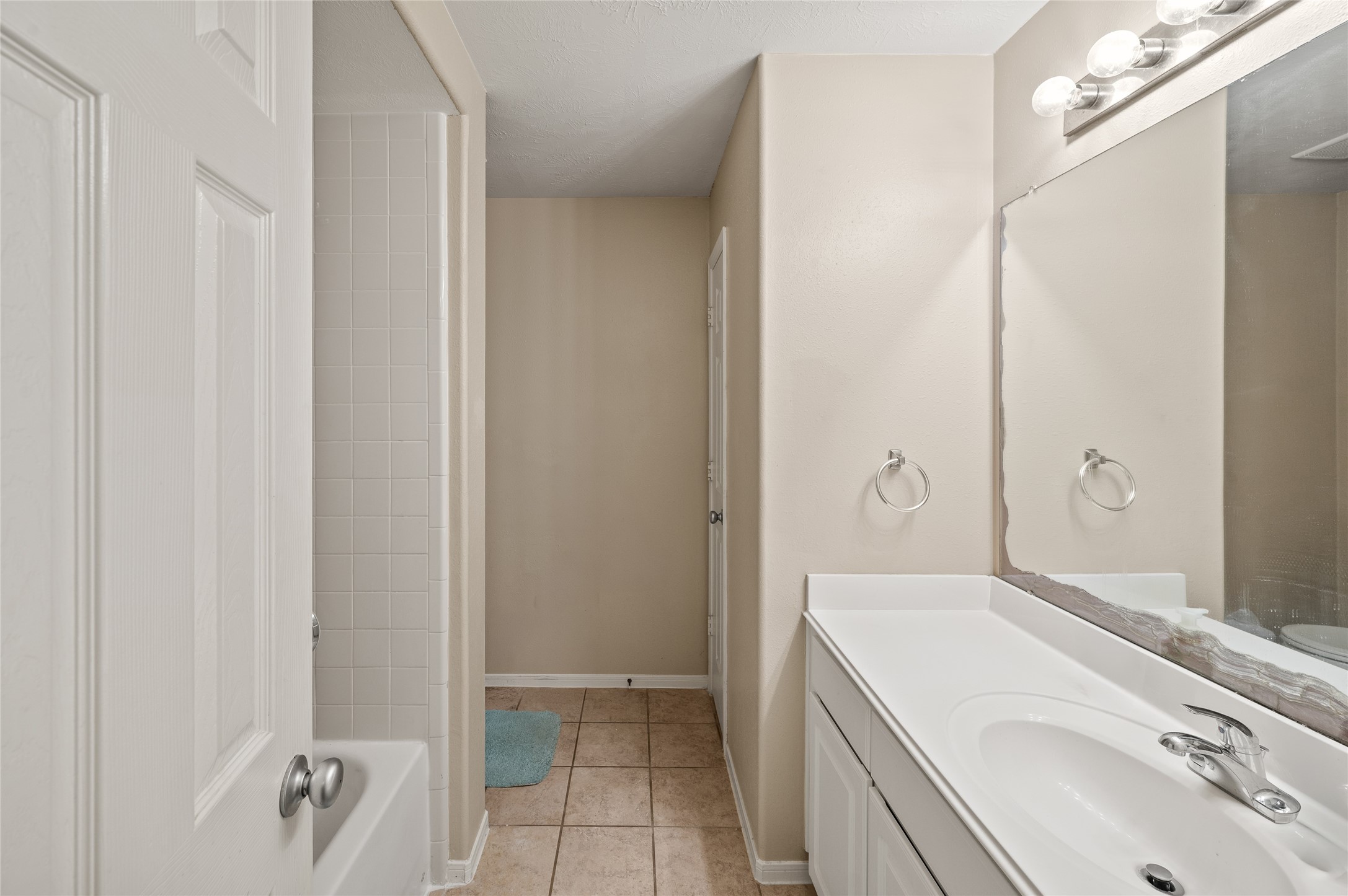 24502 Cobble Canyon Lane Property Photo 29