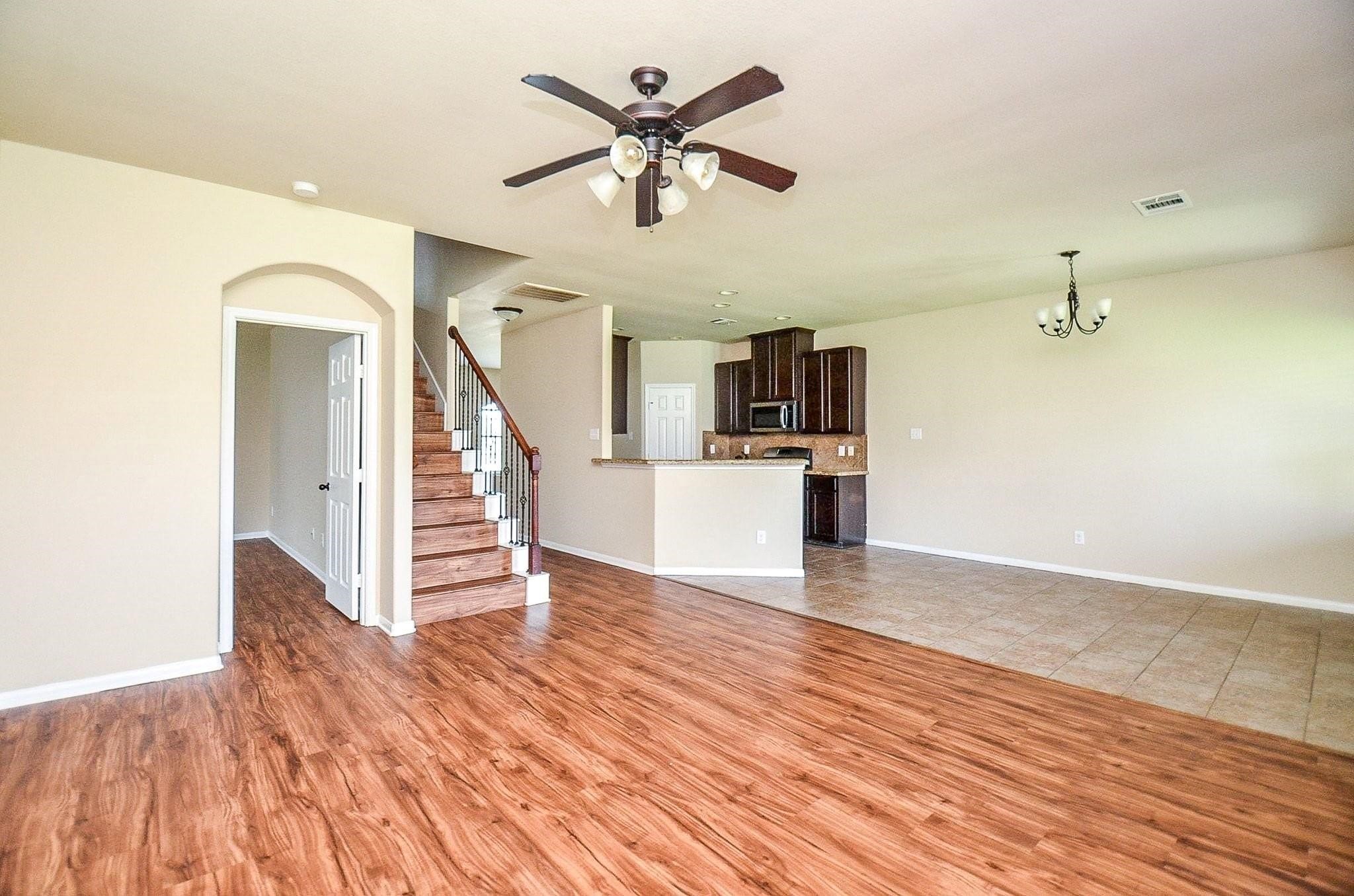 5703 Round Robin Drive Property Photo 6