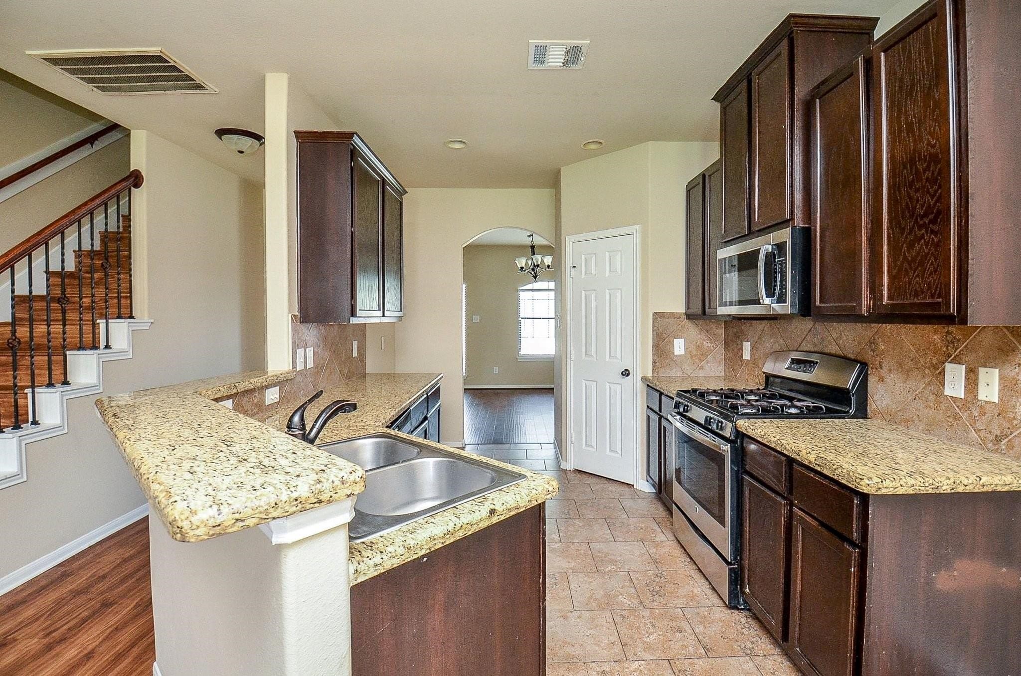 5703 Round Robin Drive Property Photo 9