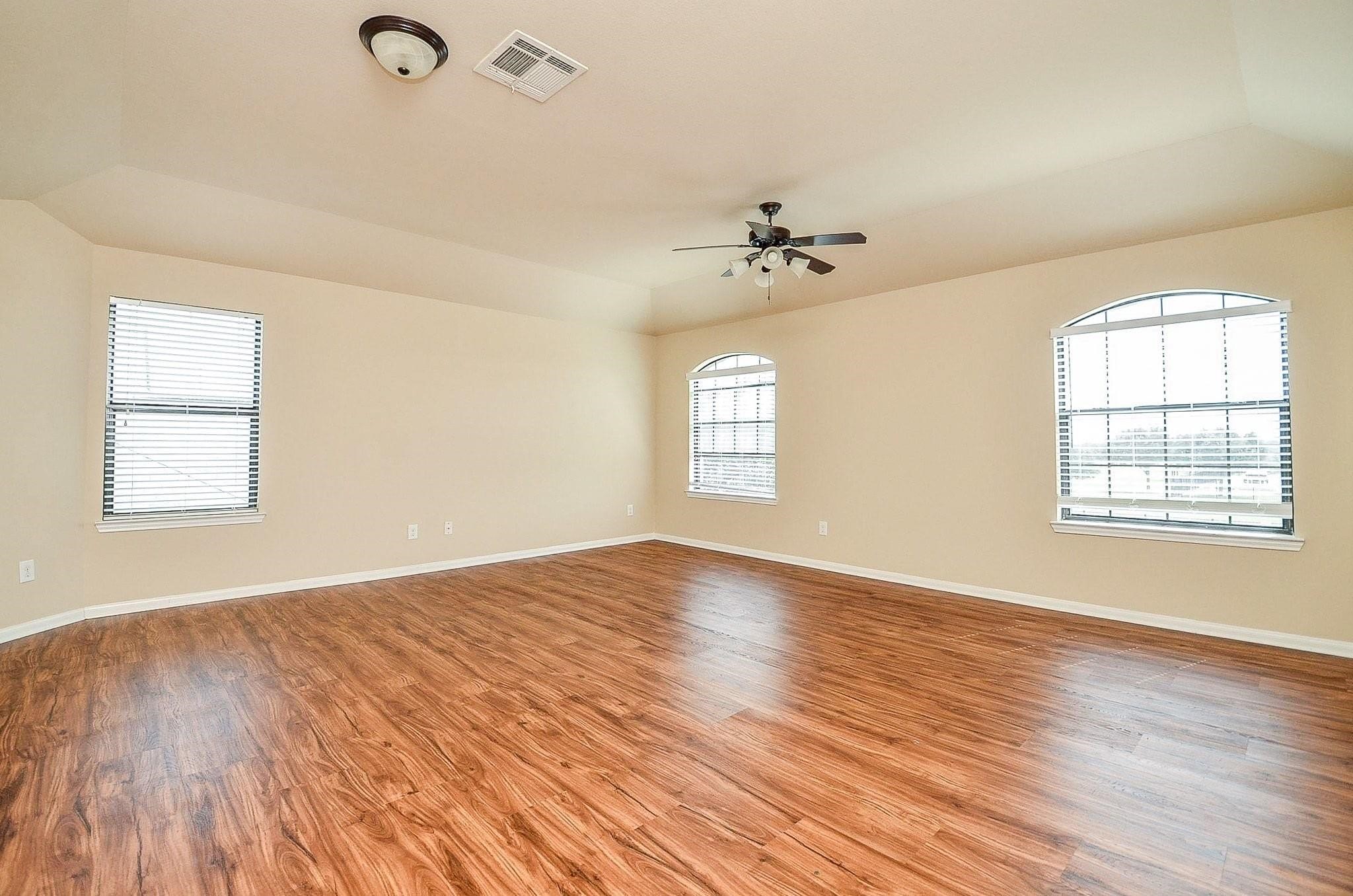 5703 Round Robin Drive Property Photo 12