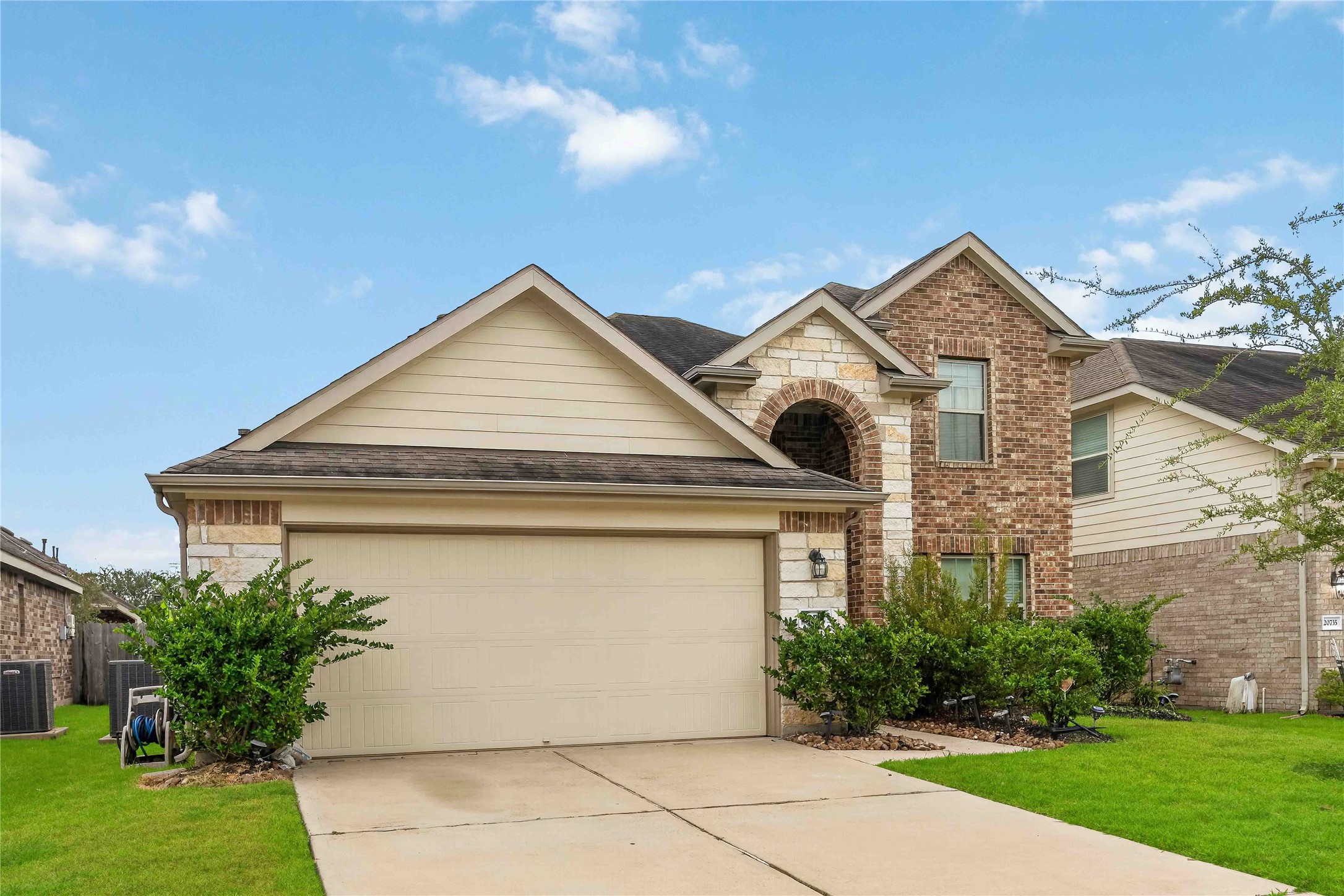 20731 Laurel Rain Court Property Photo 2