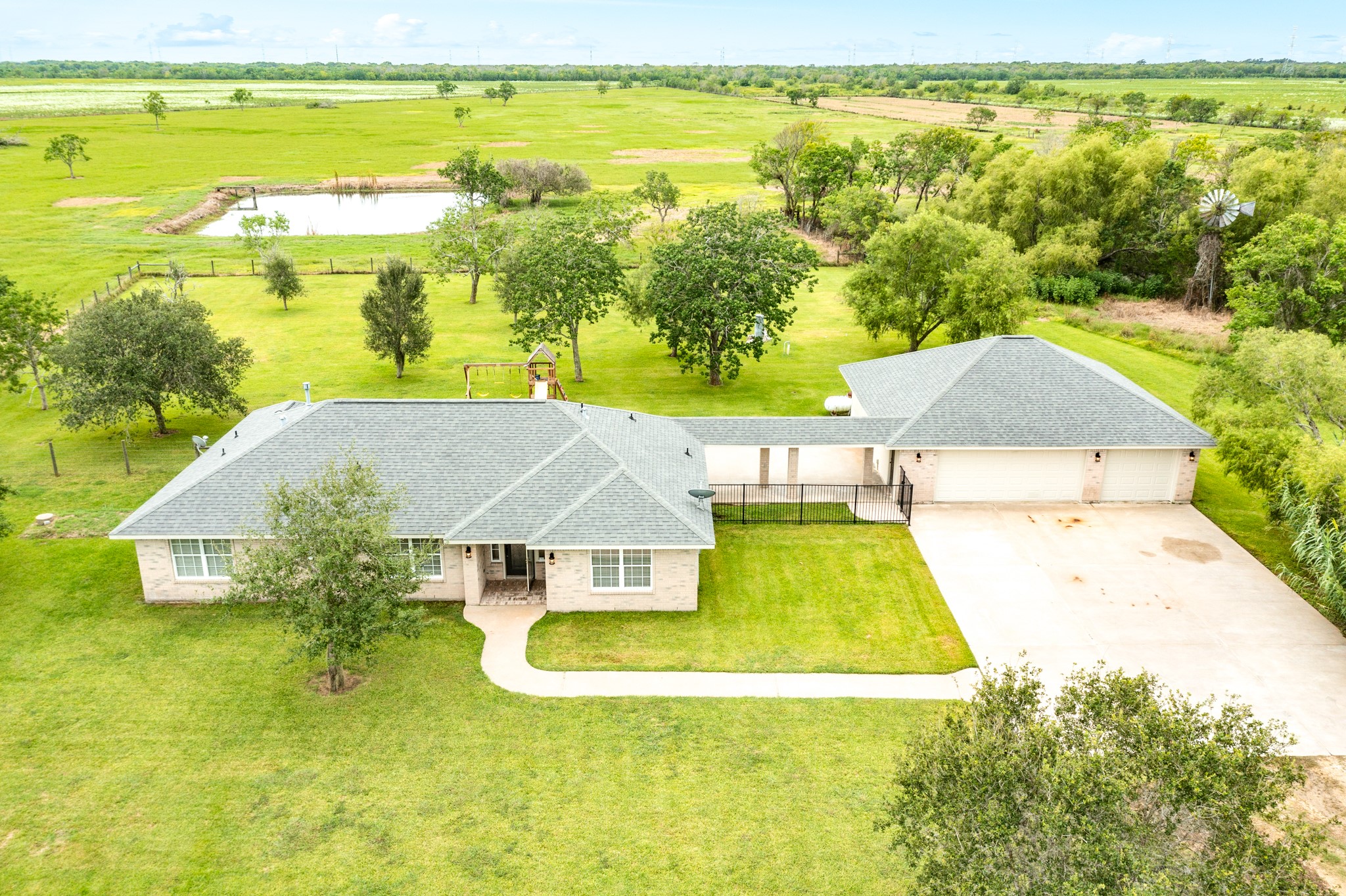 8403 S F Austin Road Property Photo 1