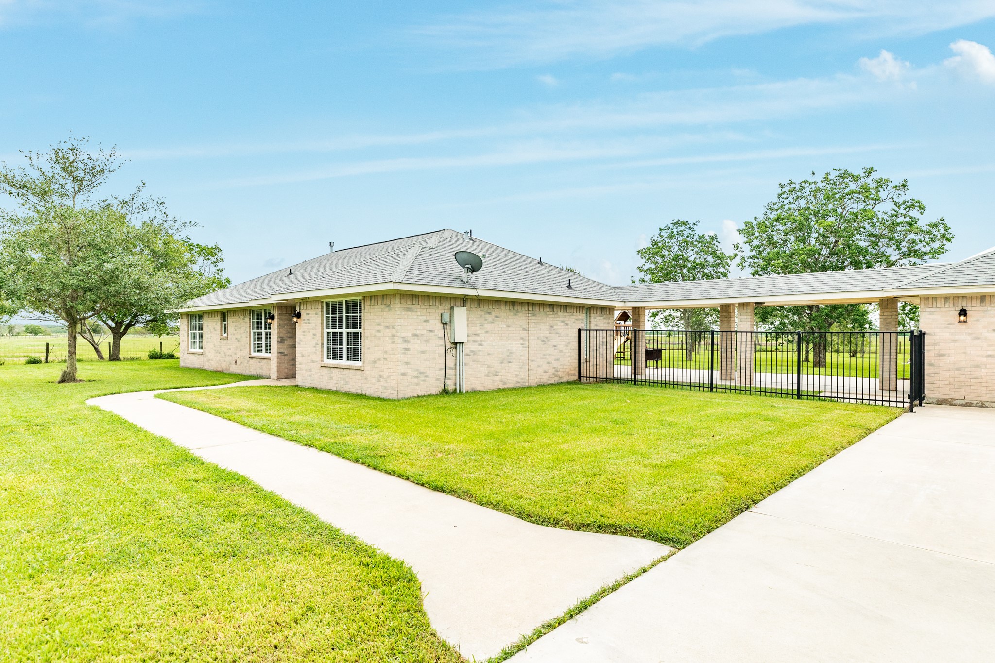 8403 S F Austin Road Property Photo 6