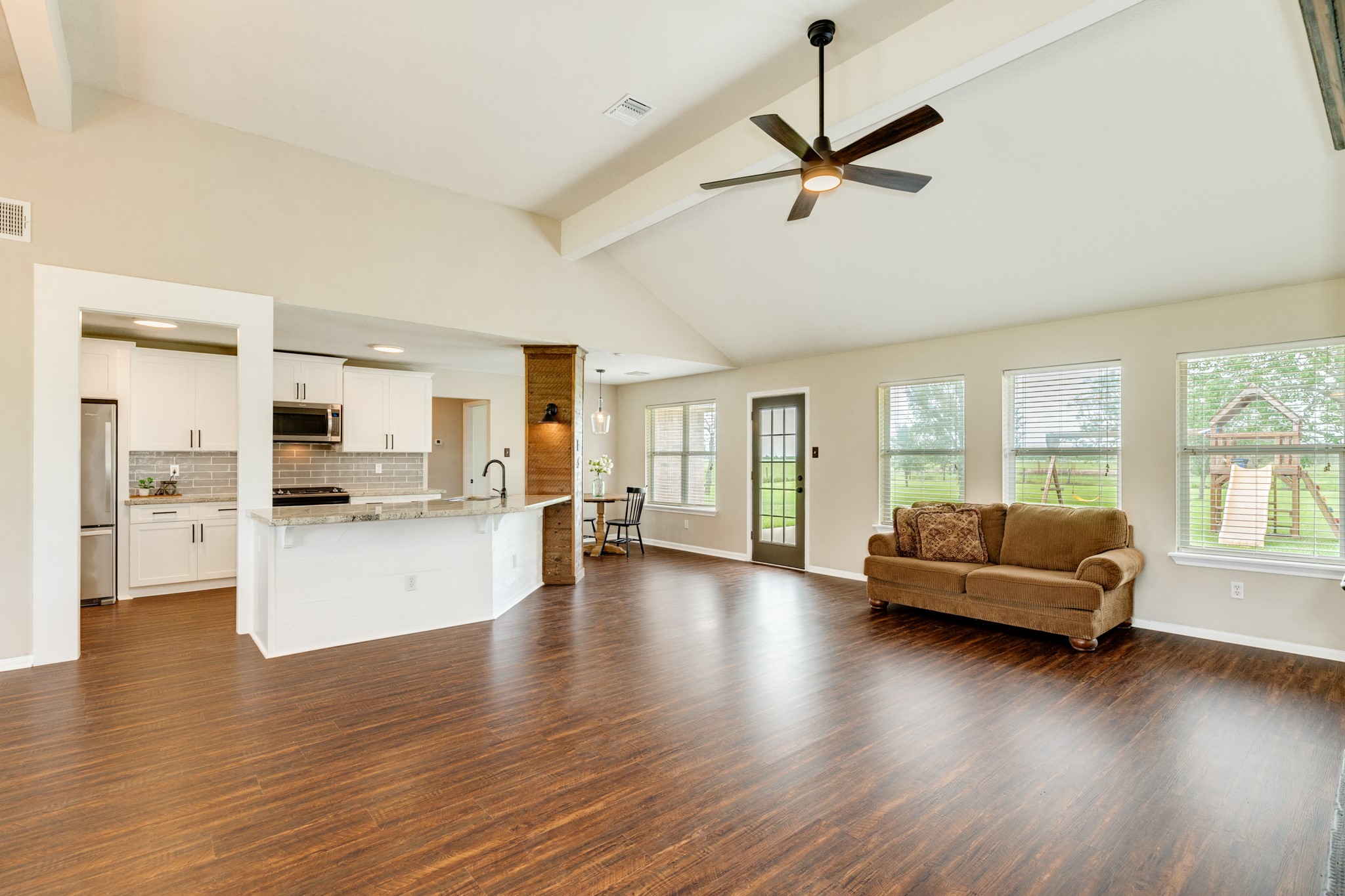 8403 S F Austin Road Property Photo 14