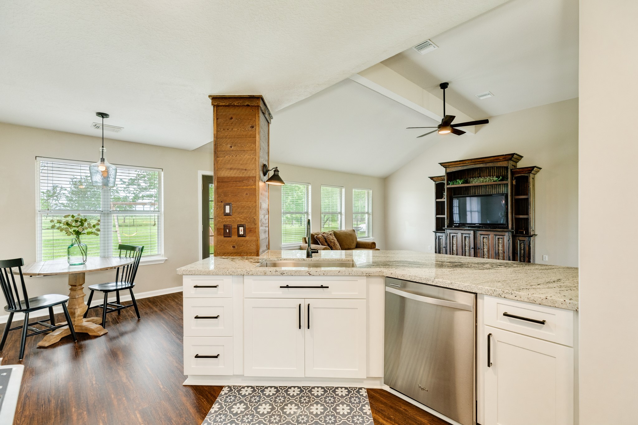 8403 S F Austin Road Property Photo 20