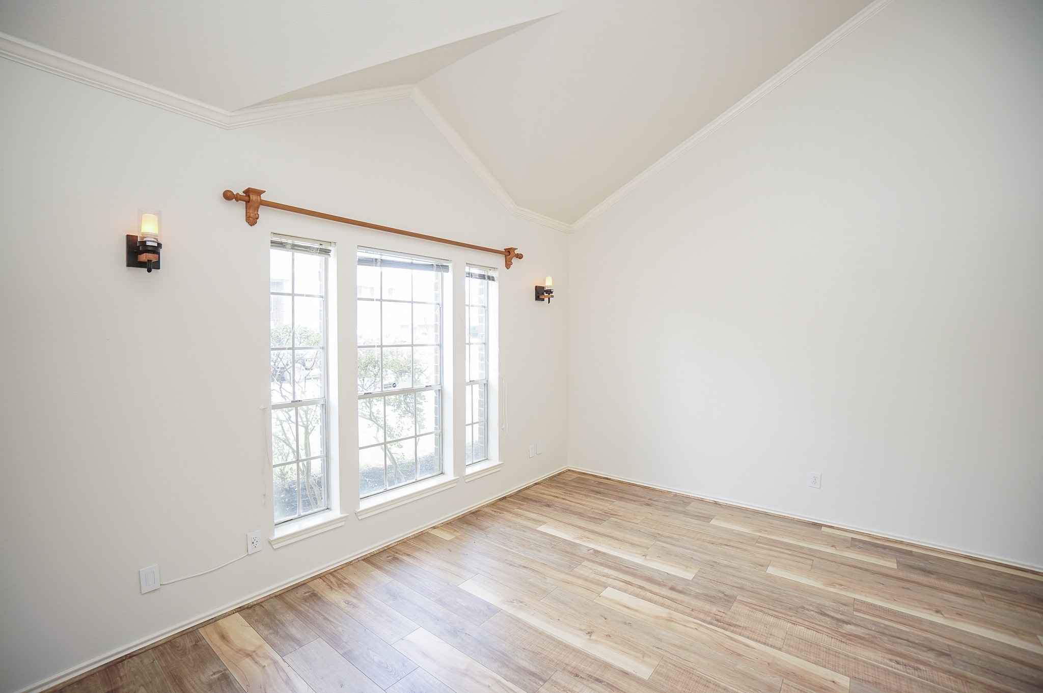 22523 Holly Lake Drive Property Photo 8