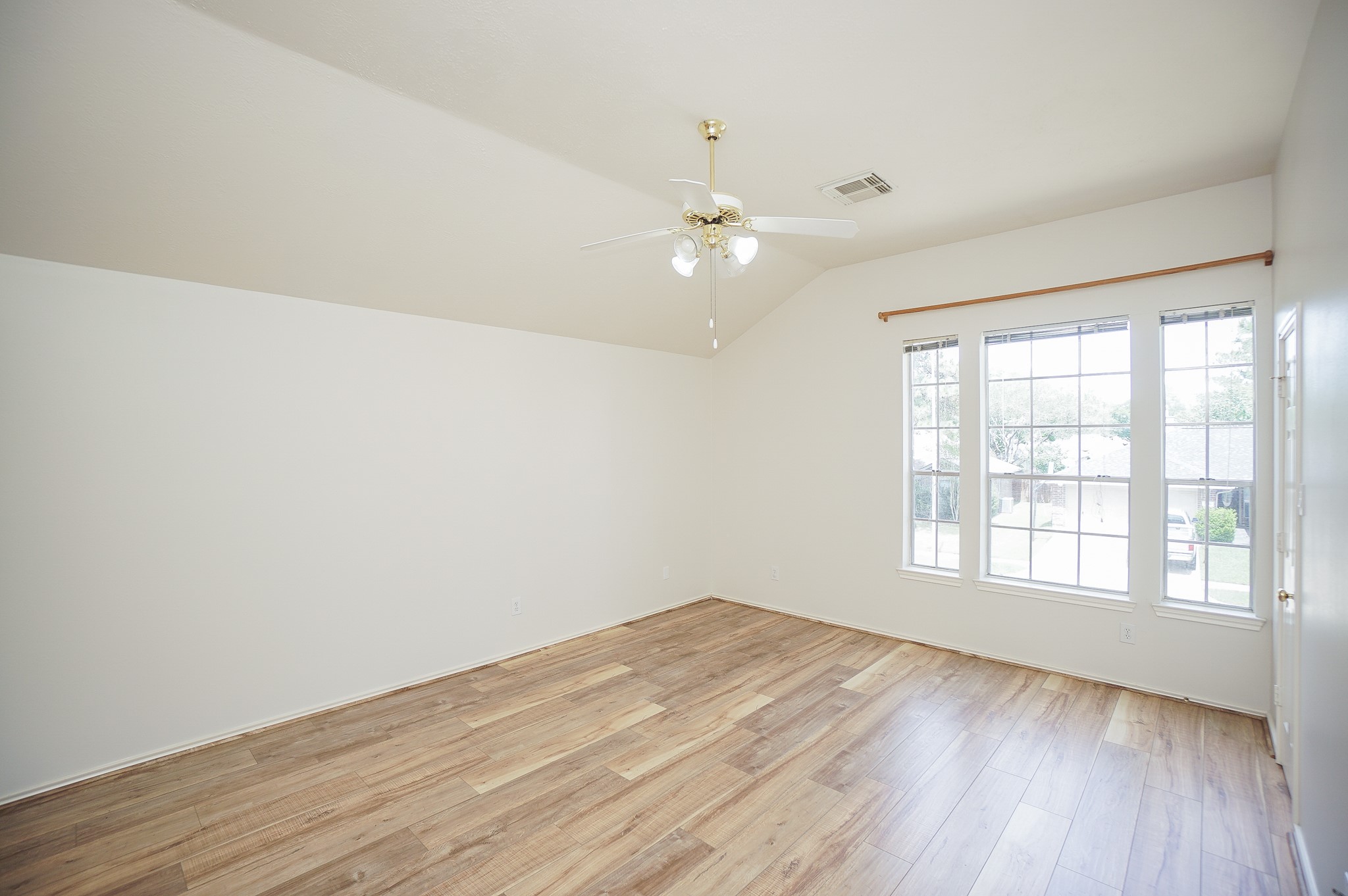 22523 Holly Lake Drive Property Photo 20
