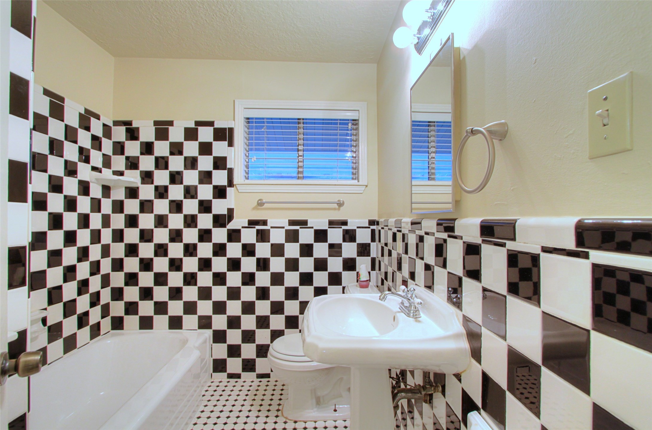 1322 Curtin Street Property Photo 28