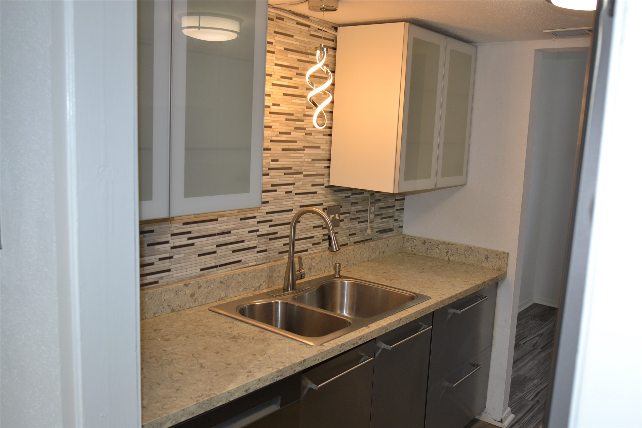 2325 Briarwest Boulevard Property Photo 9