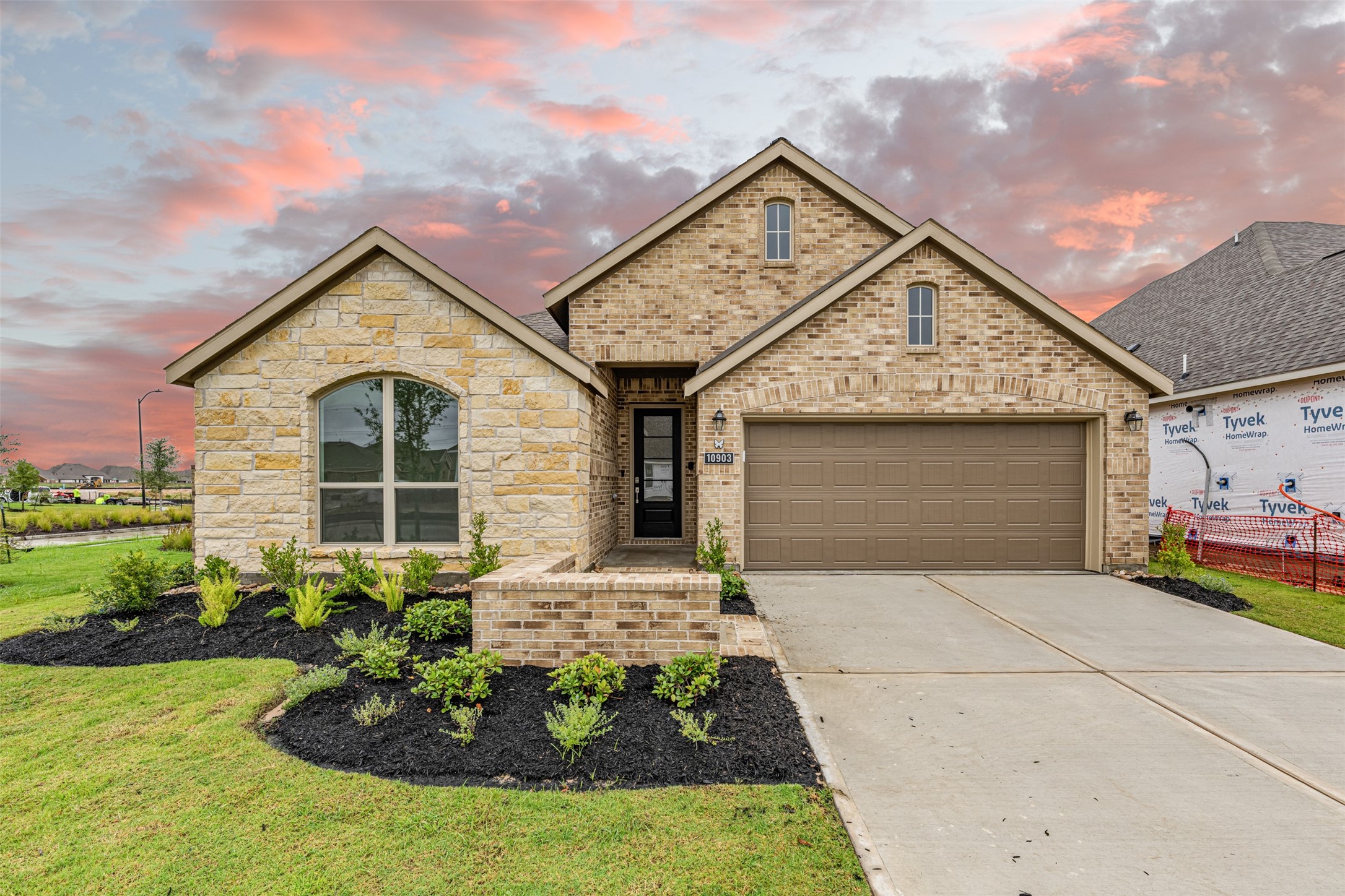 10903 Tropical Queen Lane Property Photo 1