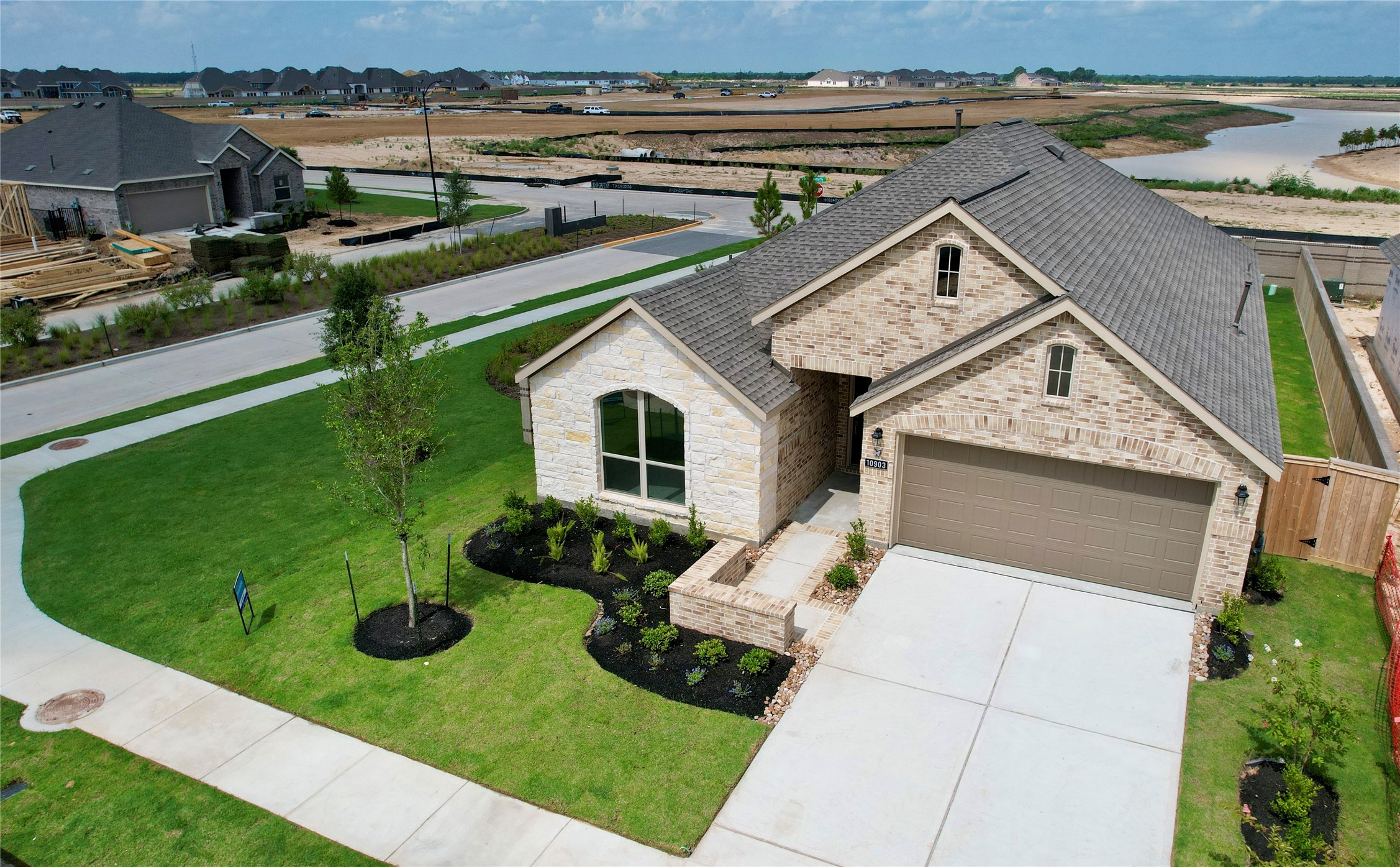 10903 Tropical Queen Lane Property Photo 38