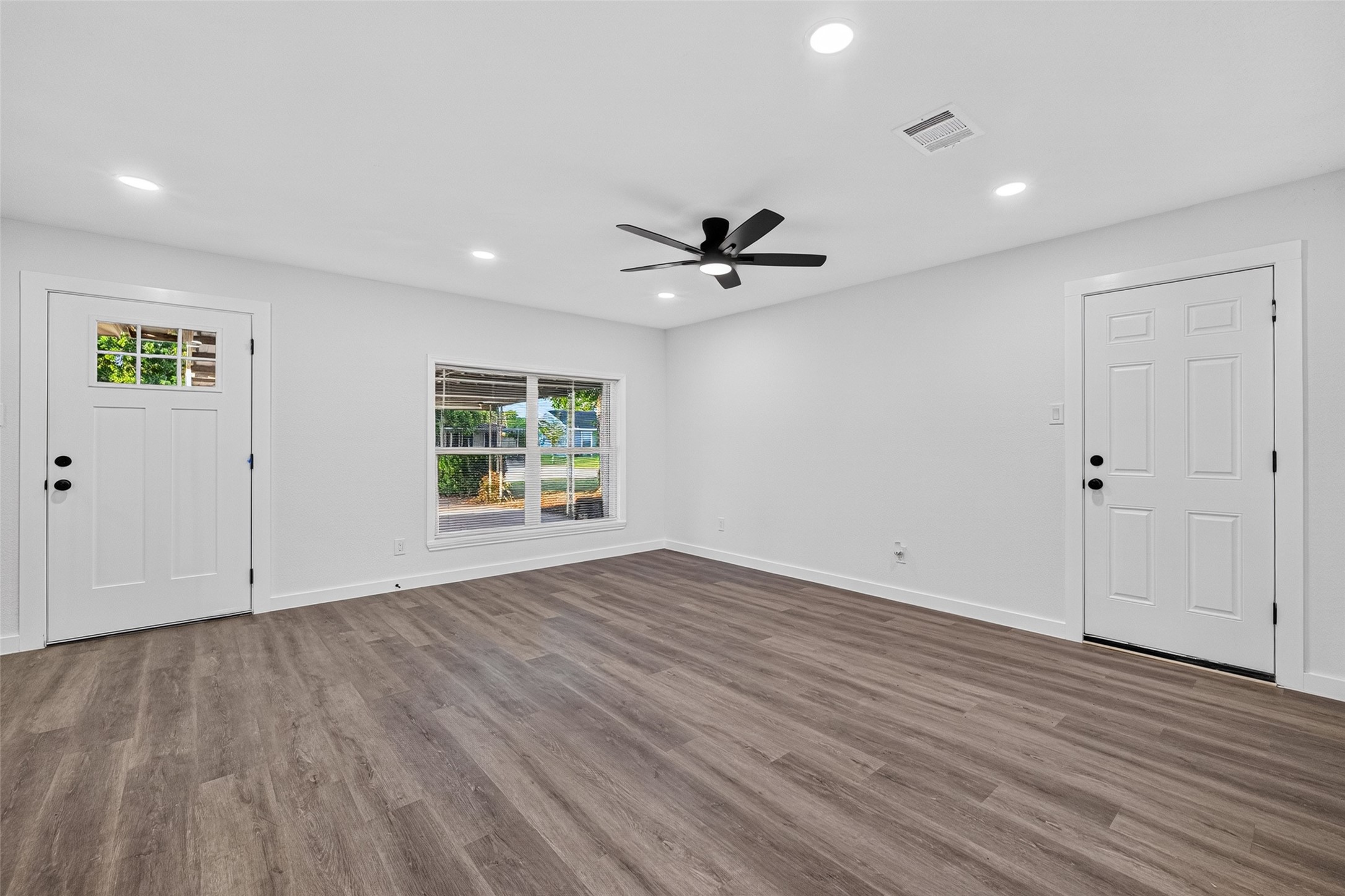 3923 Alberta Street Property Photo 4