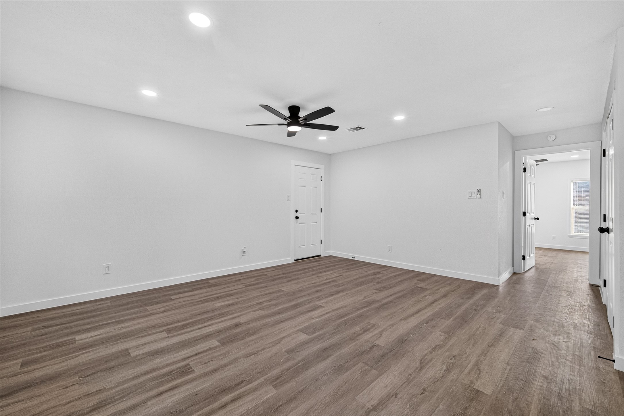 3923 Alberta Street Property Photo 6