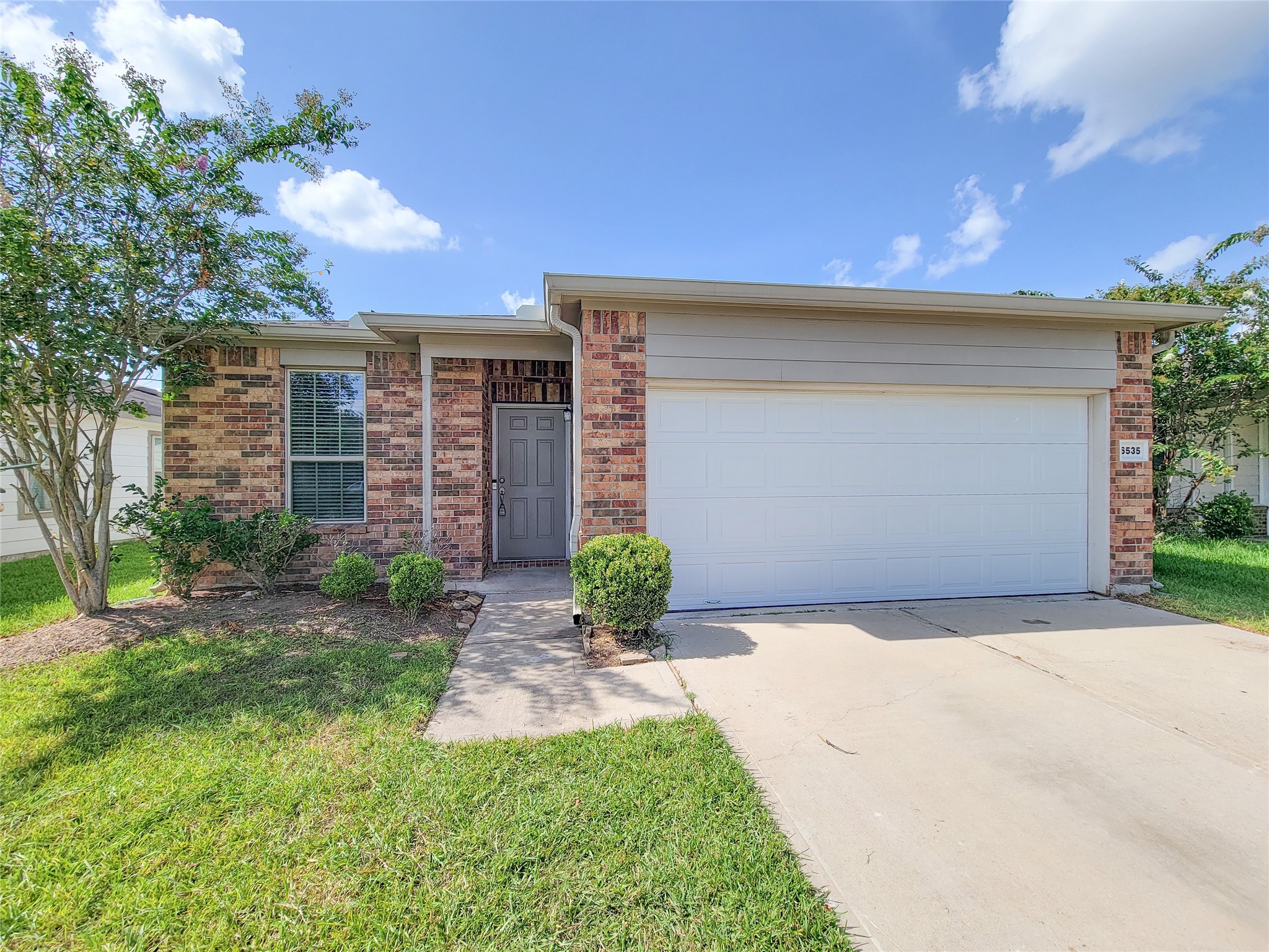 6535 Dayridge Lane Property Photo 1