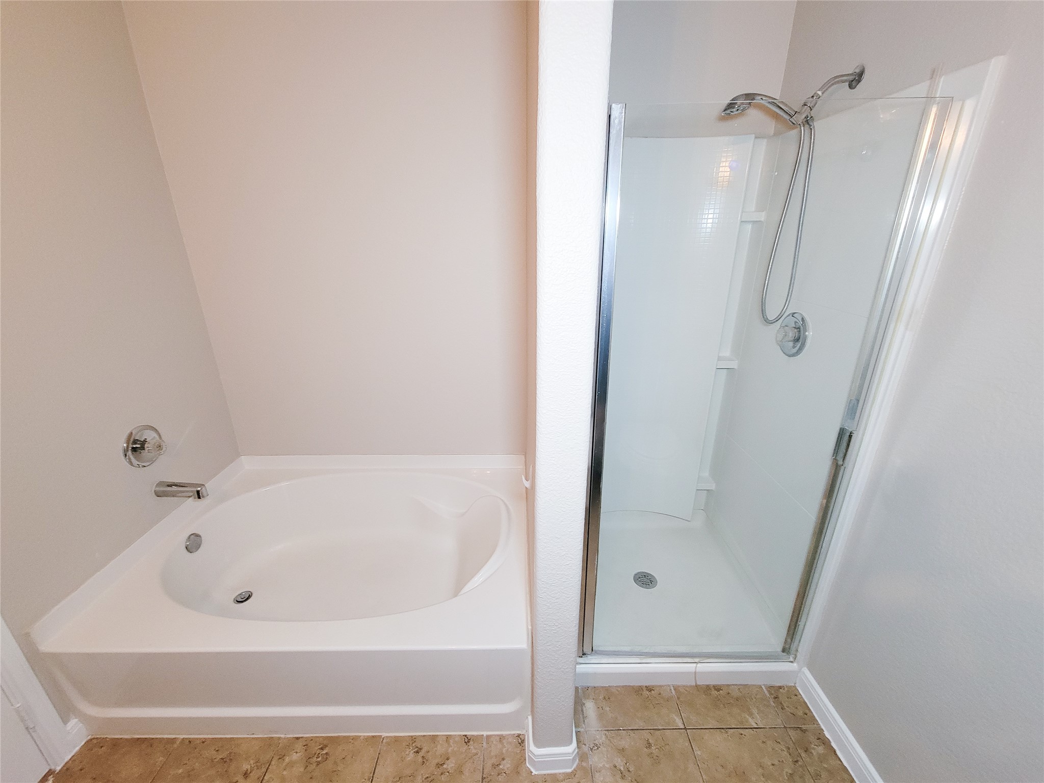 6535 Dayridge Lane Property Photo 4