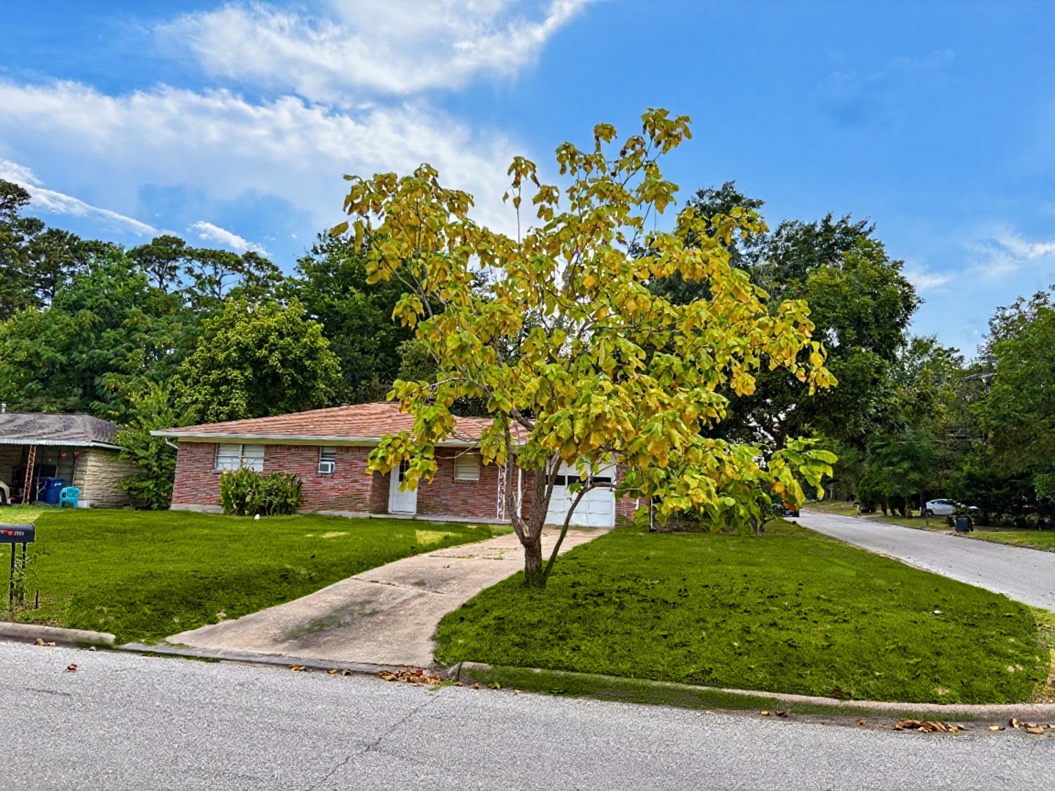 1004 Oak Drive Property Photo 2