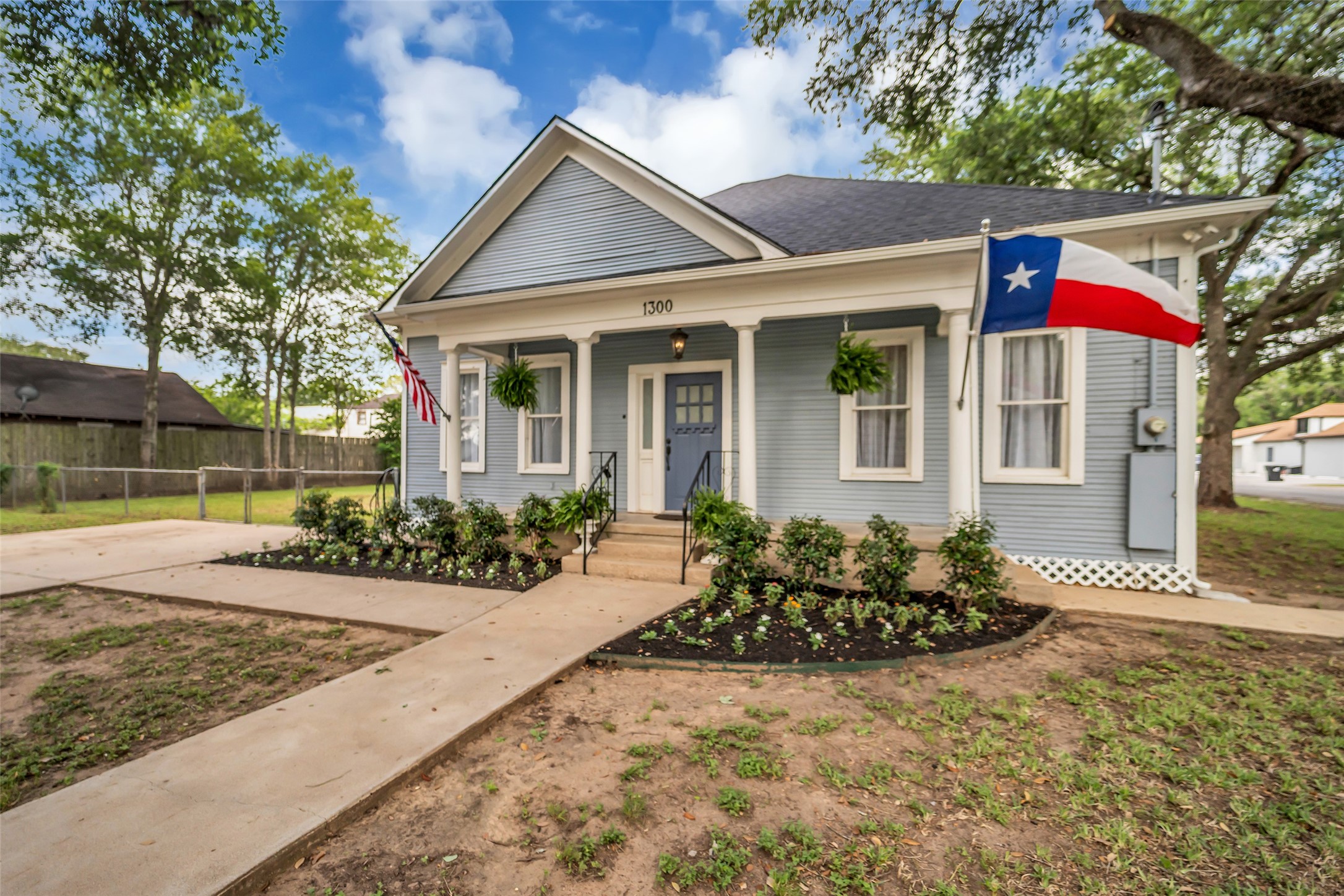 1300 7th Street Property Photo 2