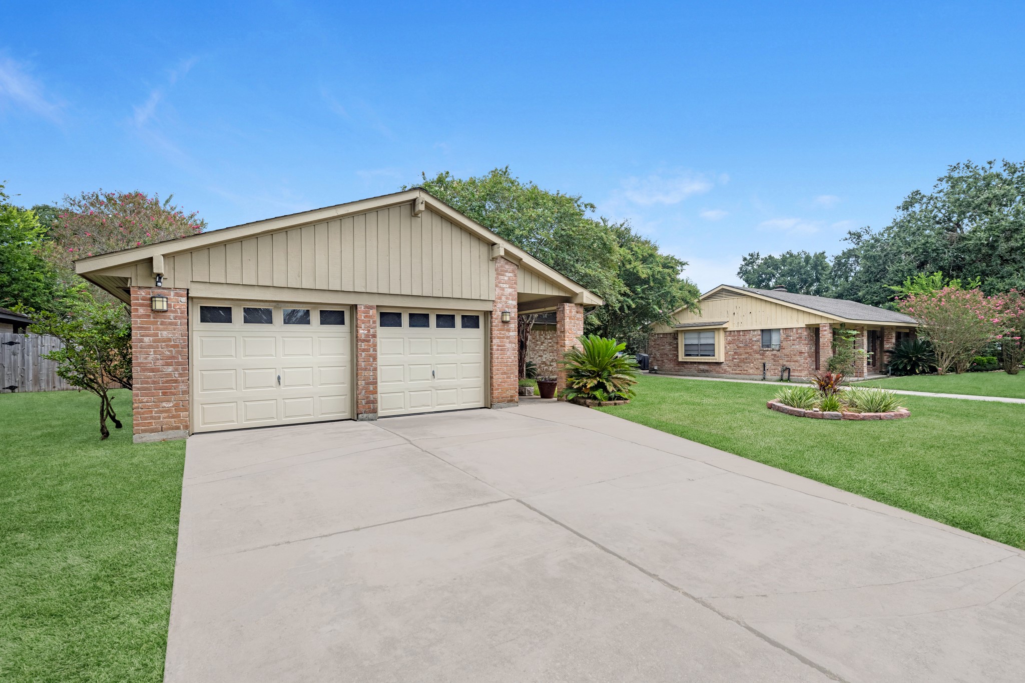 4718 Lost Oak Drive Property Photo 3