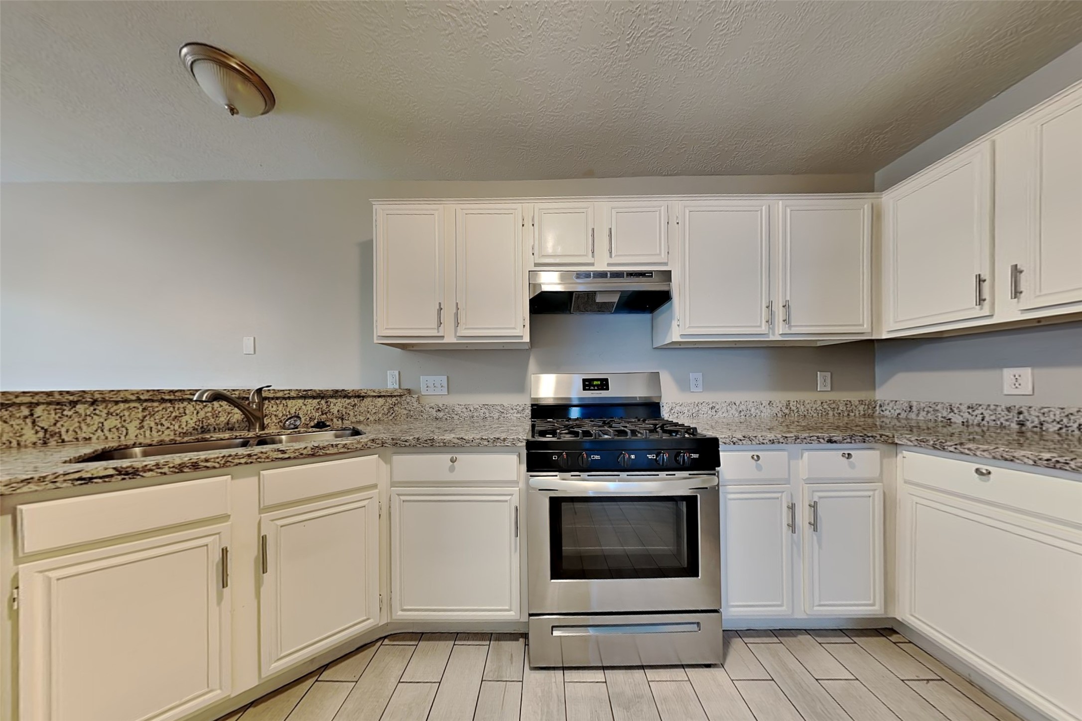 26010 Richards Road Property Photo 4