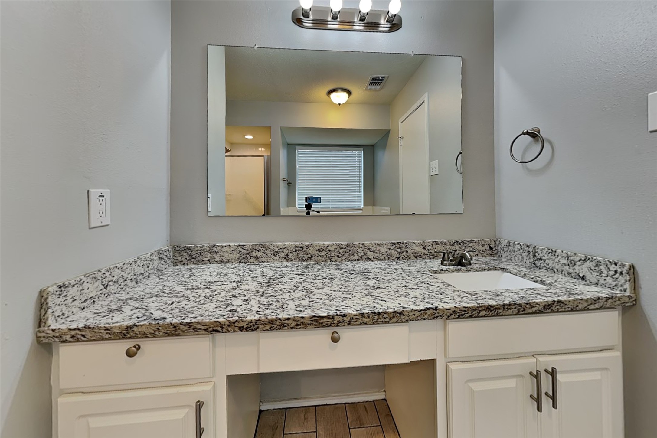 26010 Richards Road Property Photo 10
