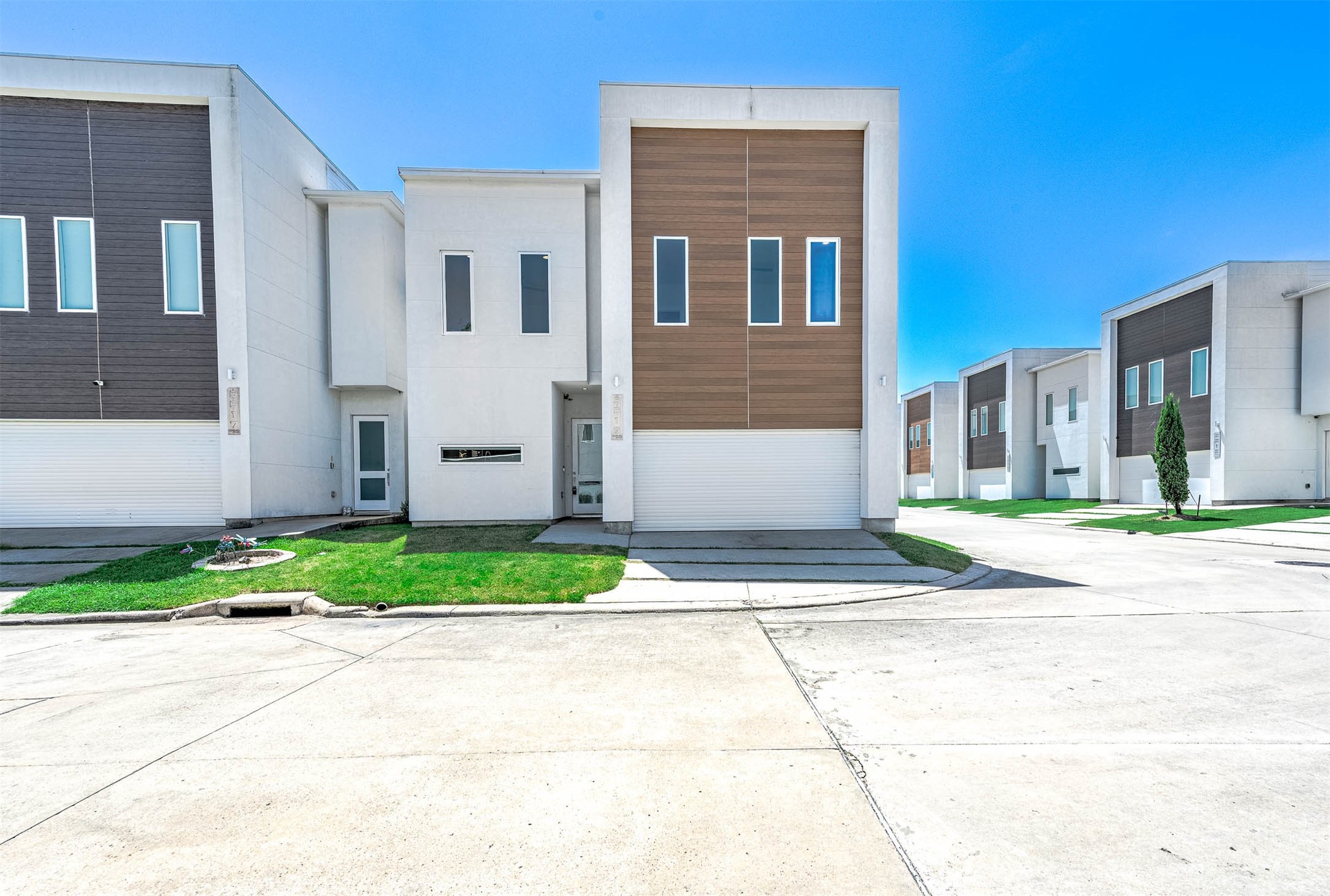 5519 Paraiso Place Property Photo 1