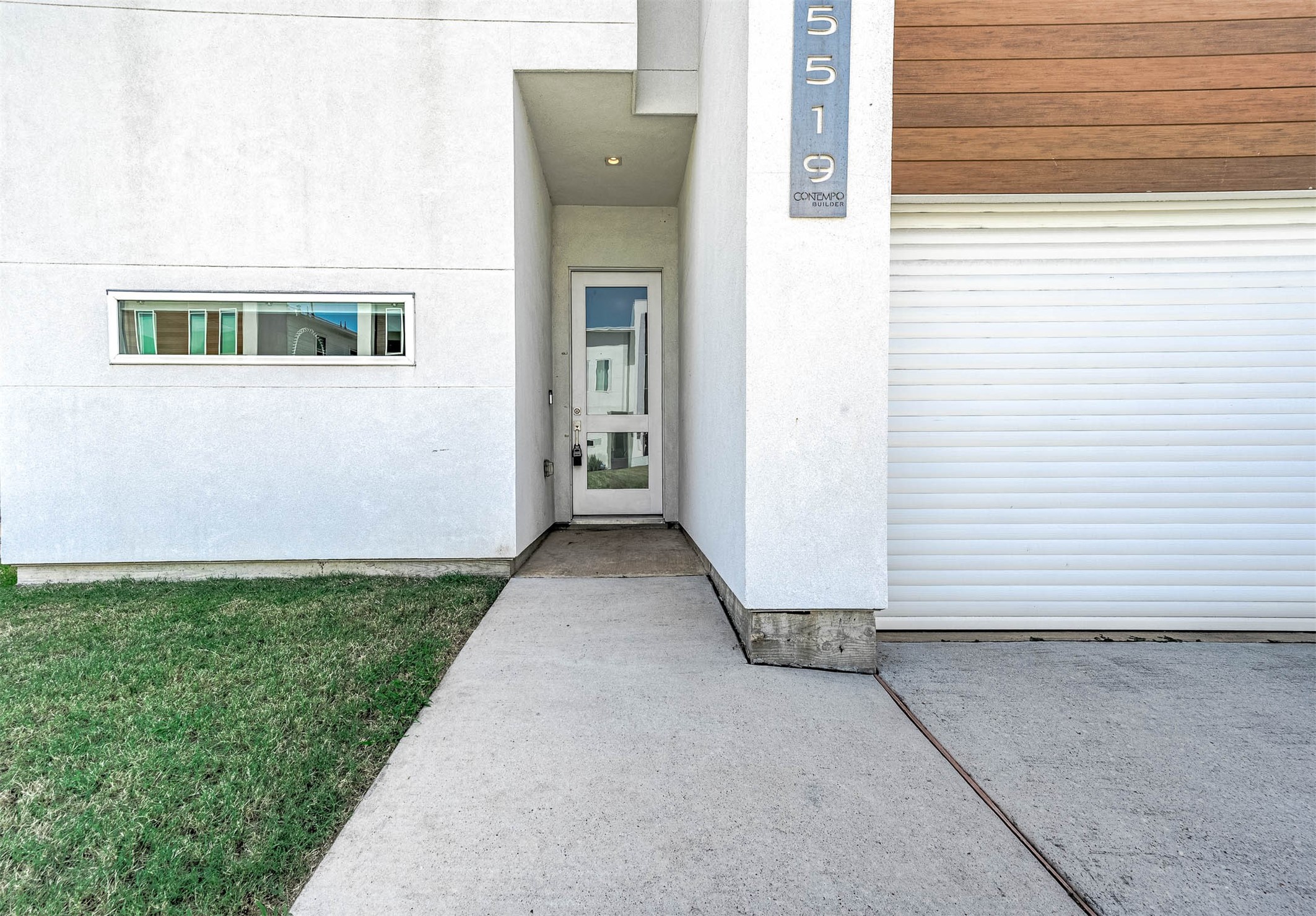 5519 Paraiso Place Property Photo 4