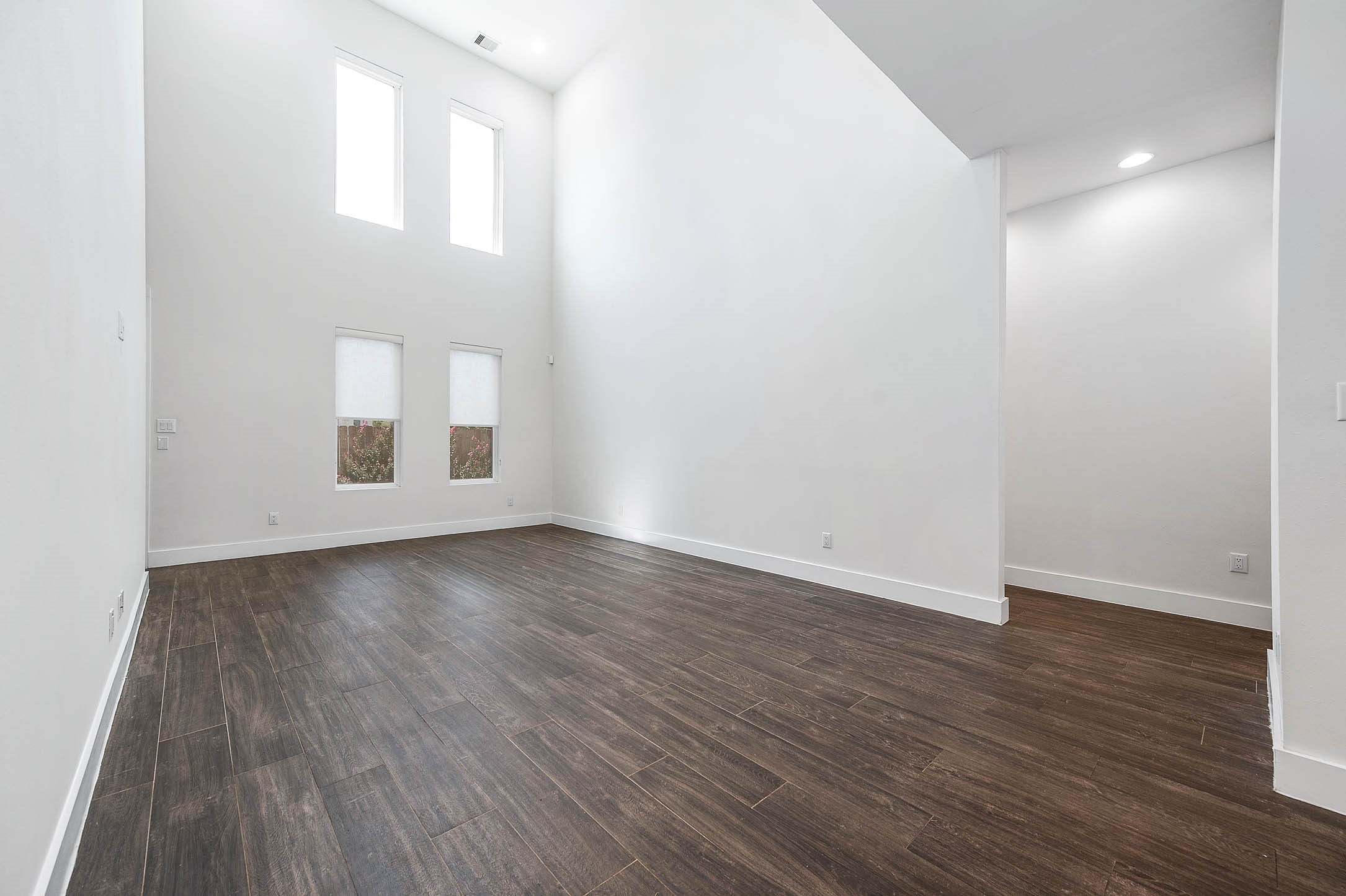 5519 Paraiso Place Property Photo 9