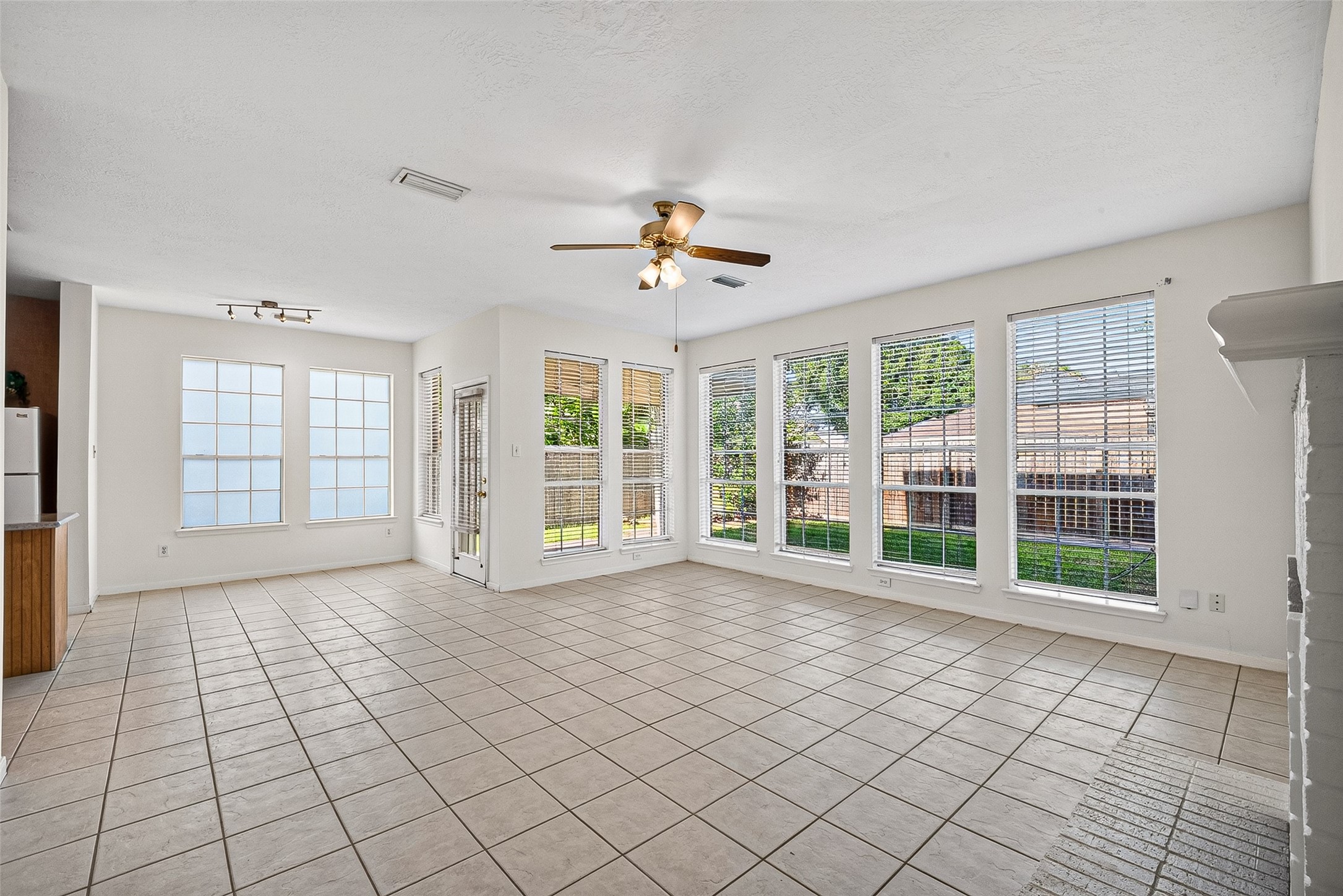 2411 Charter Oaks Court Property Photo 6