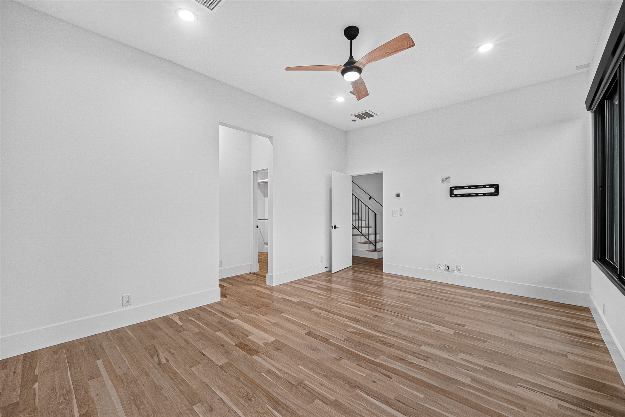 807 Memorial Heights Drive Property Photo 25