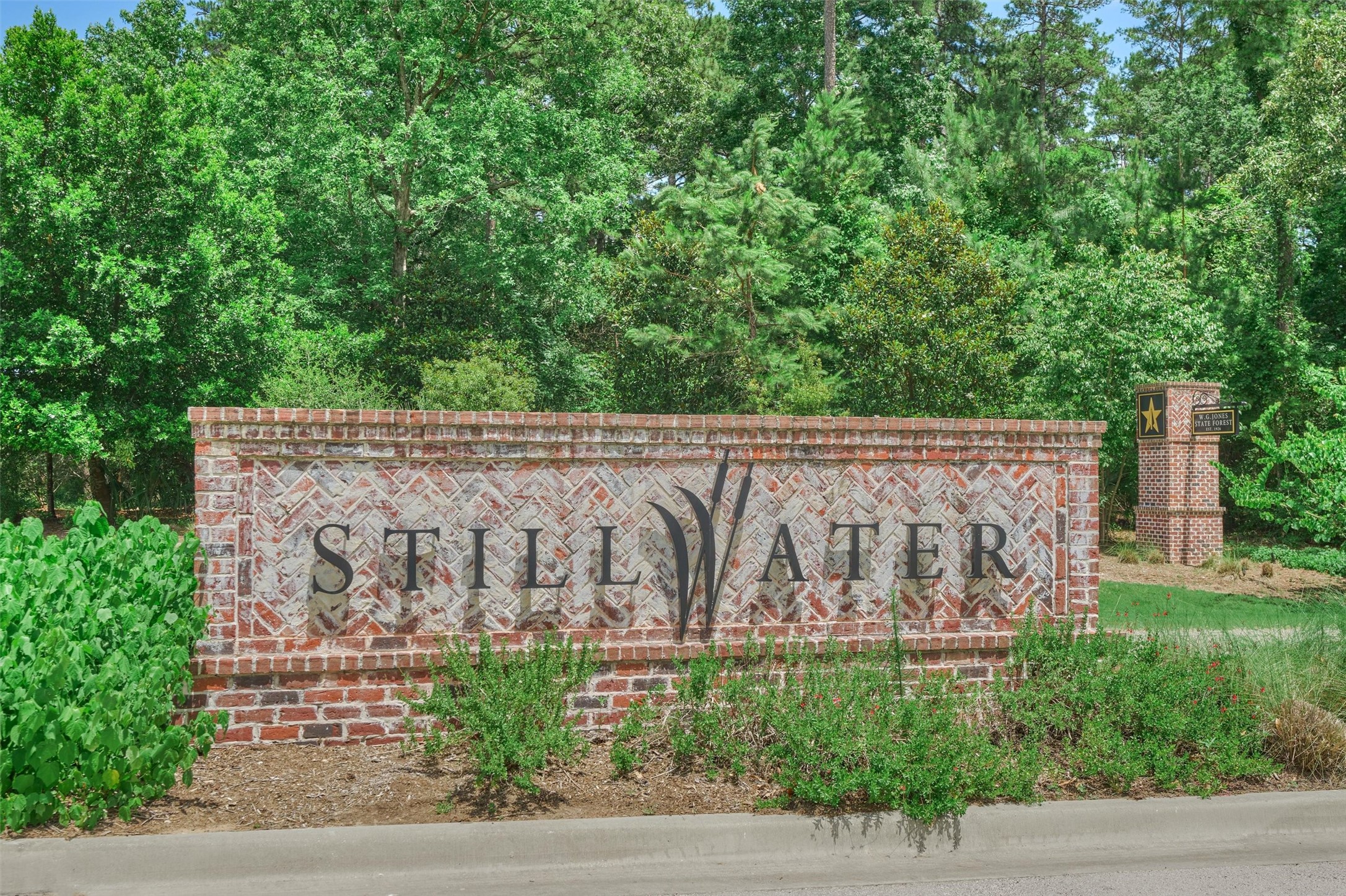2107 Sweet Drift Circle Property Photo 3