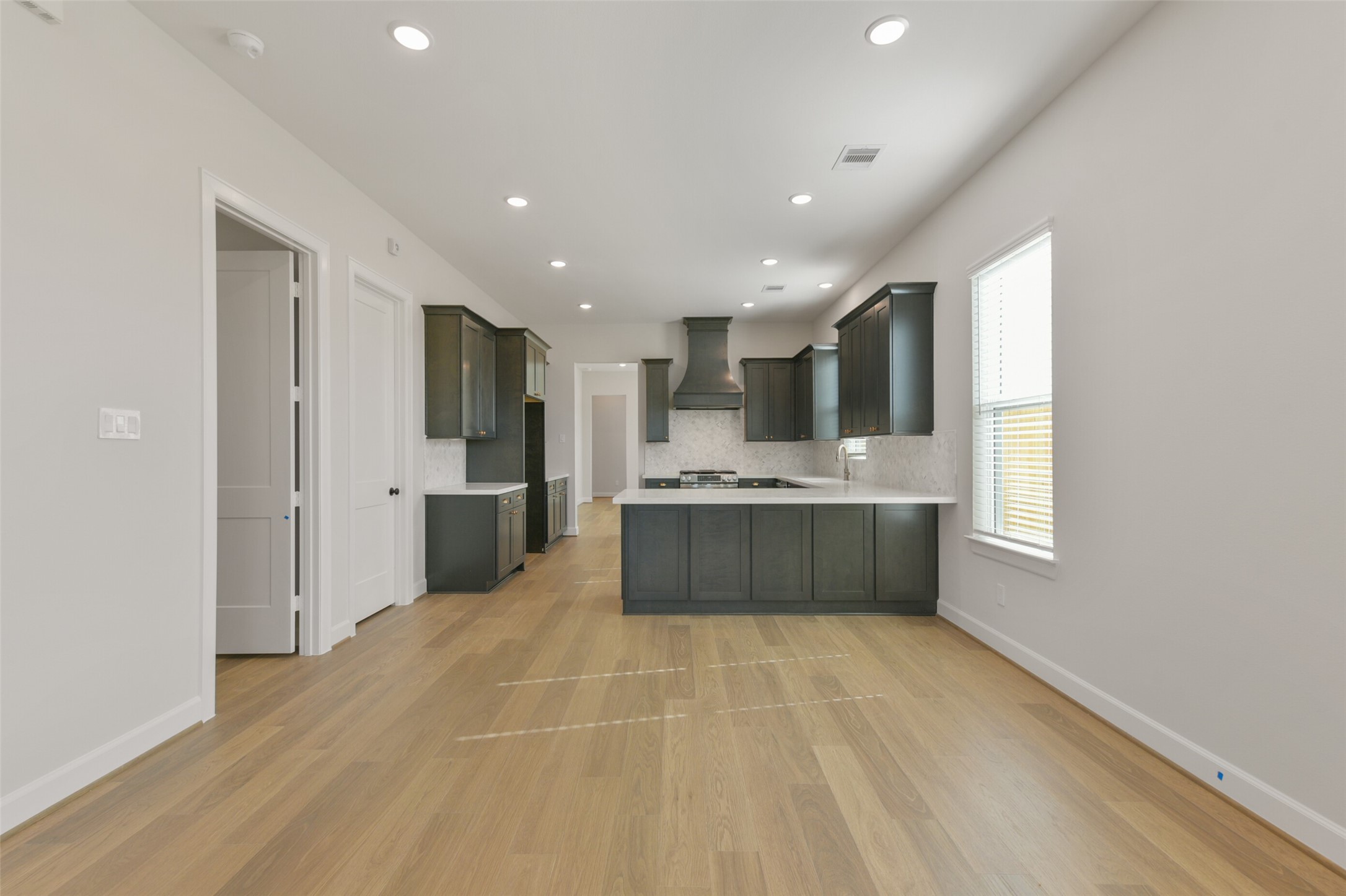 2515 S Houston Avenue Property Photo 6