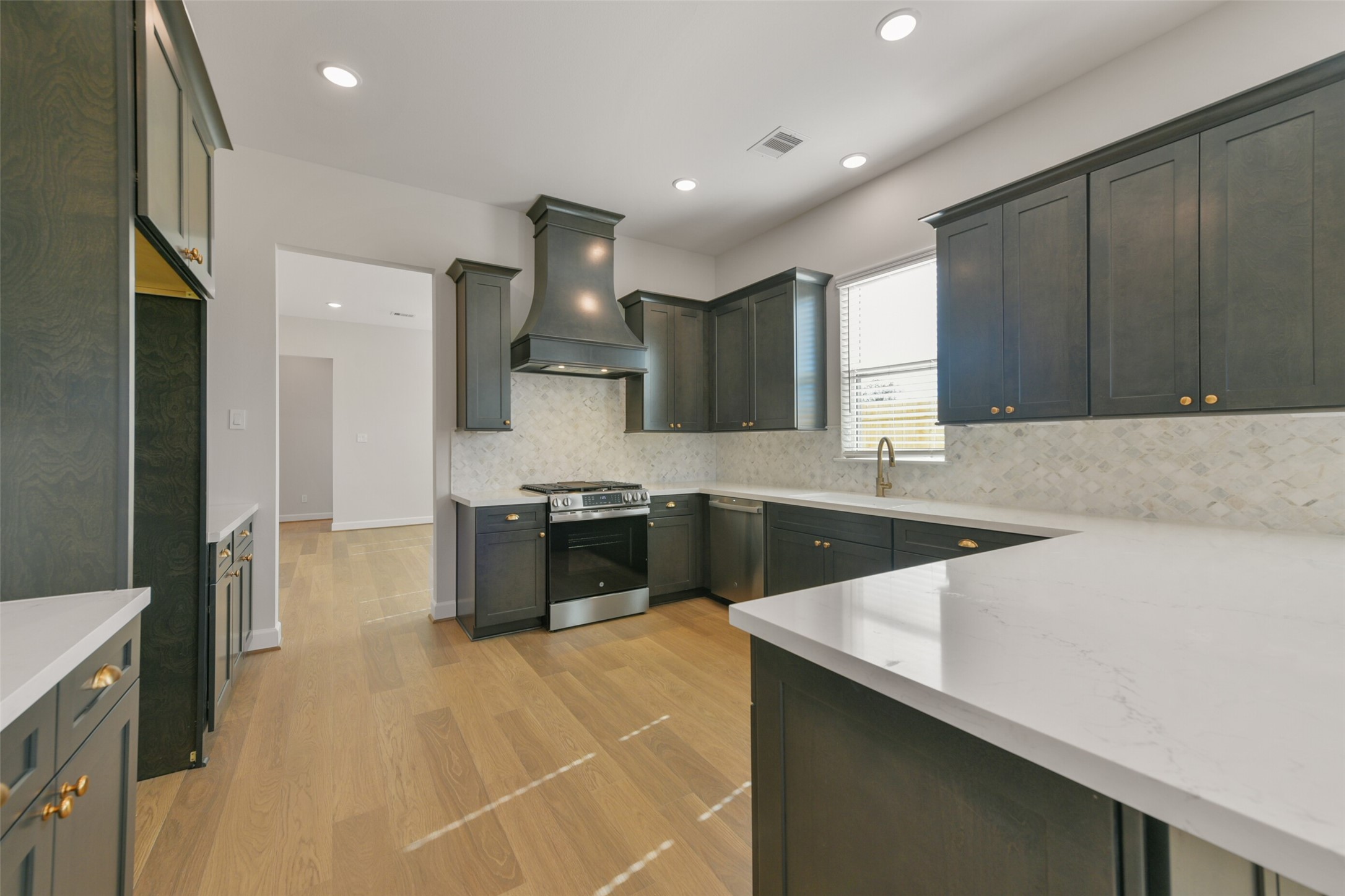 2515 S Houston Avenue Property Photo 10