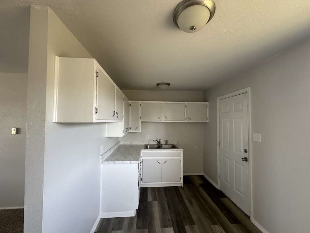 2424 E 28th Street Property Photo 6