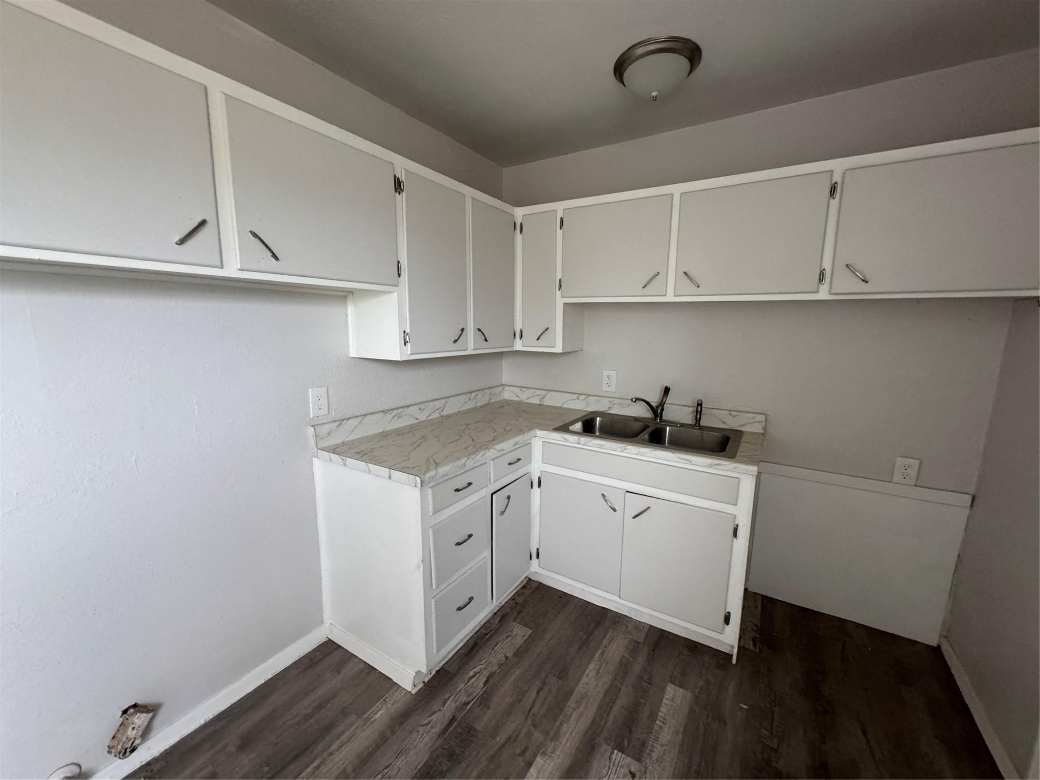 2424 E 28th Street Property Photo 6