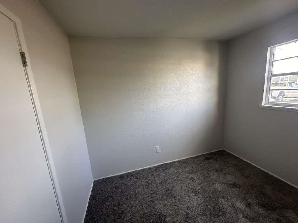 2424 E 28th Street Property Photo 8