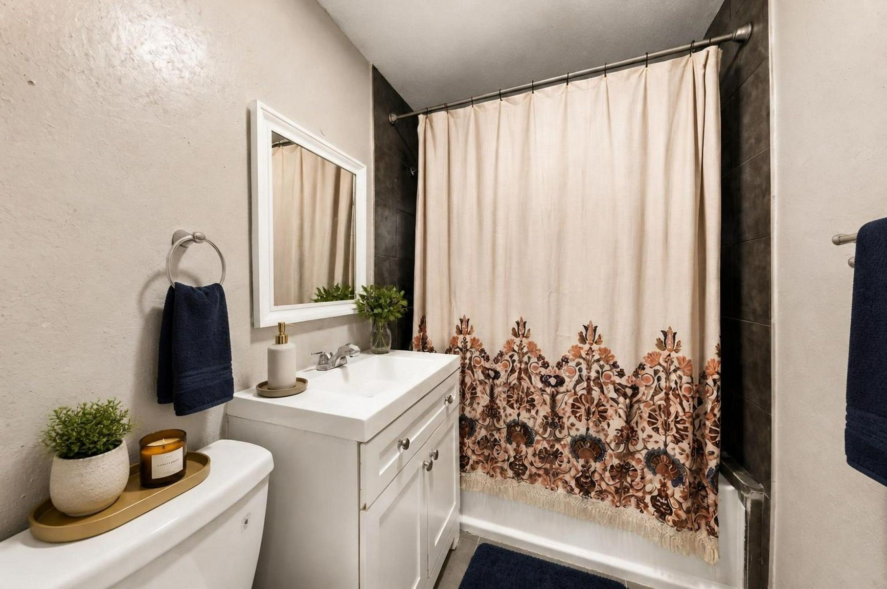 1401 Collier Street A Property Photo 4