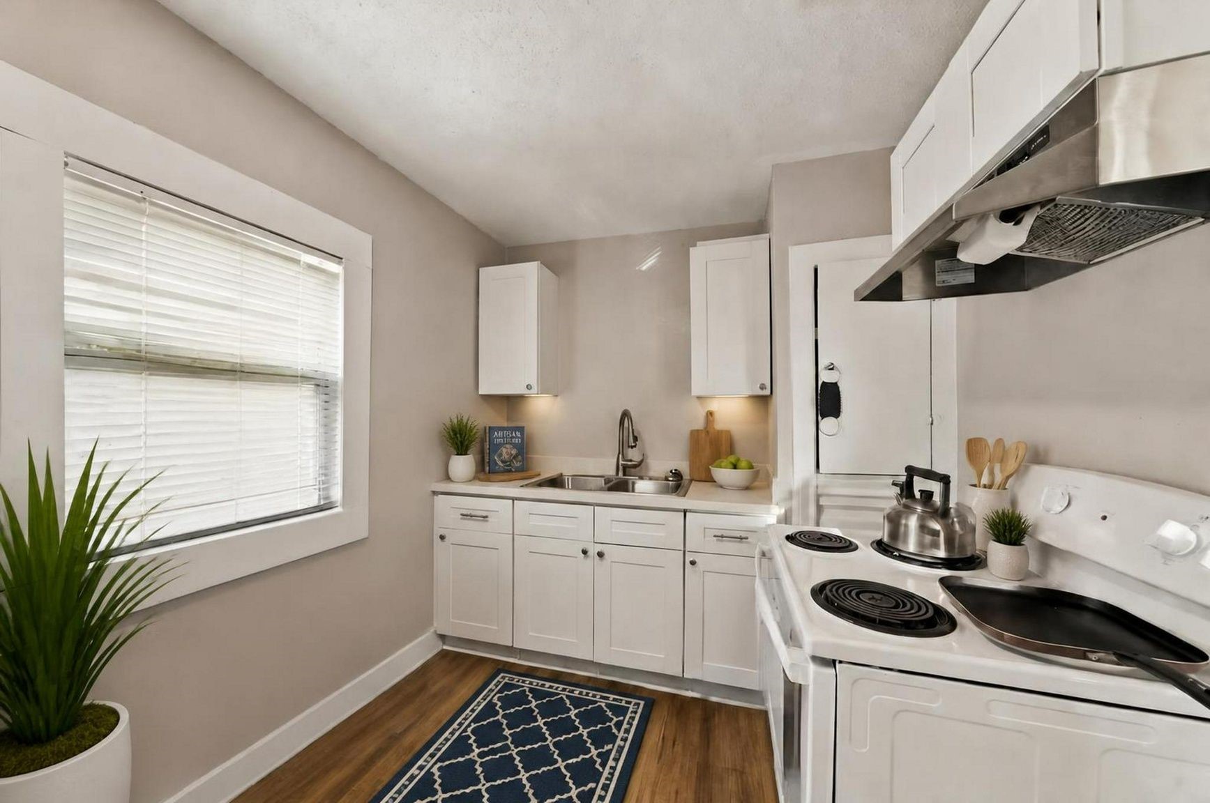 1401 Collier Street A Property Photo 5